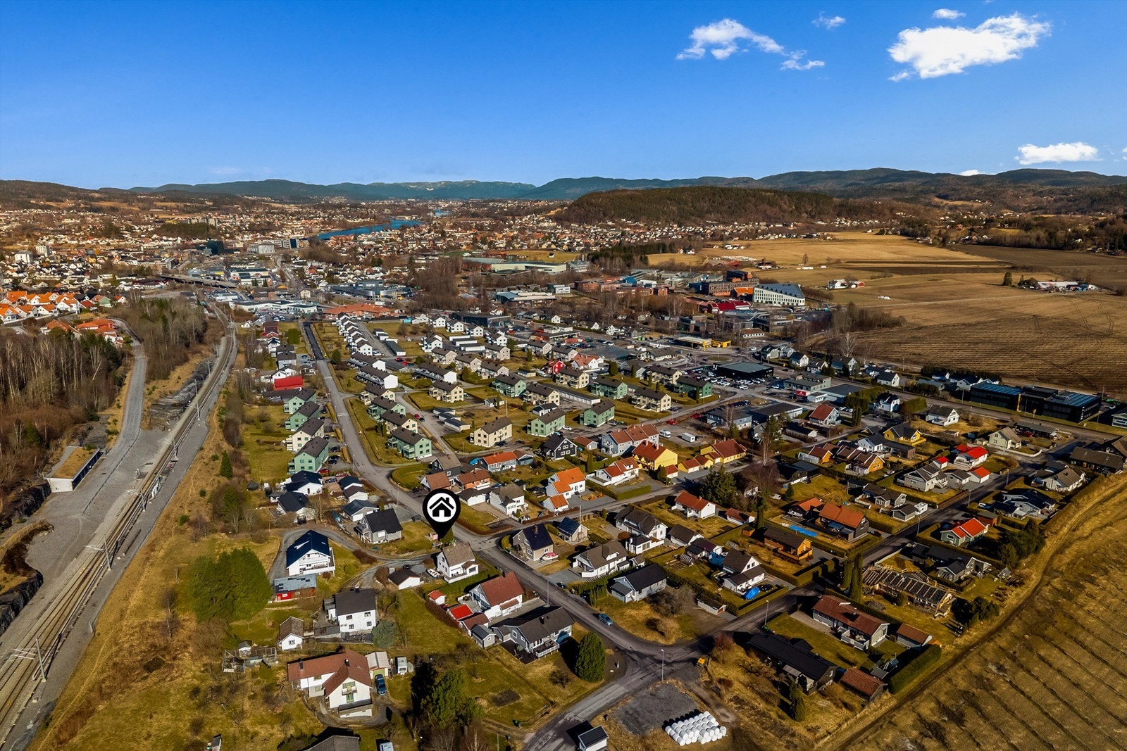 Fra boligen er det kort vei til det meste. Galleribilde