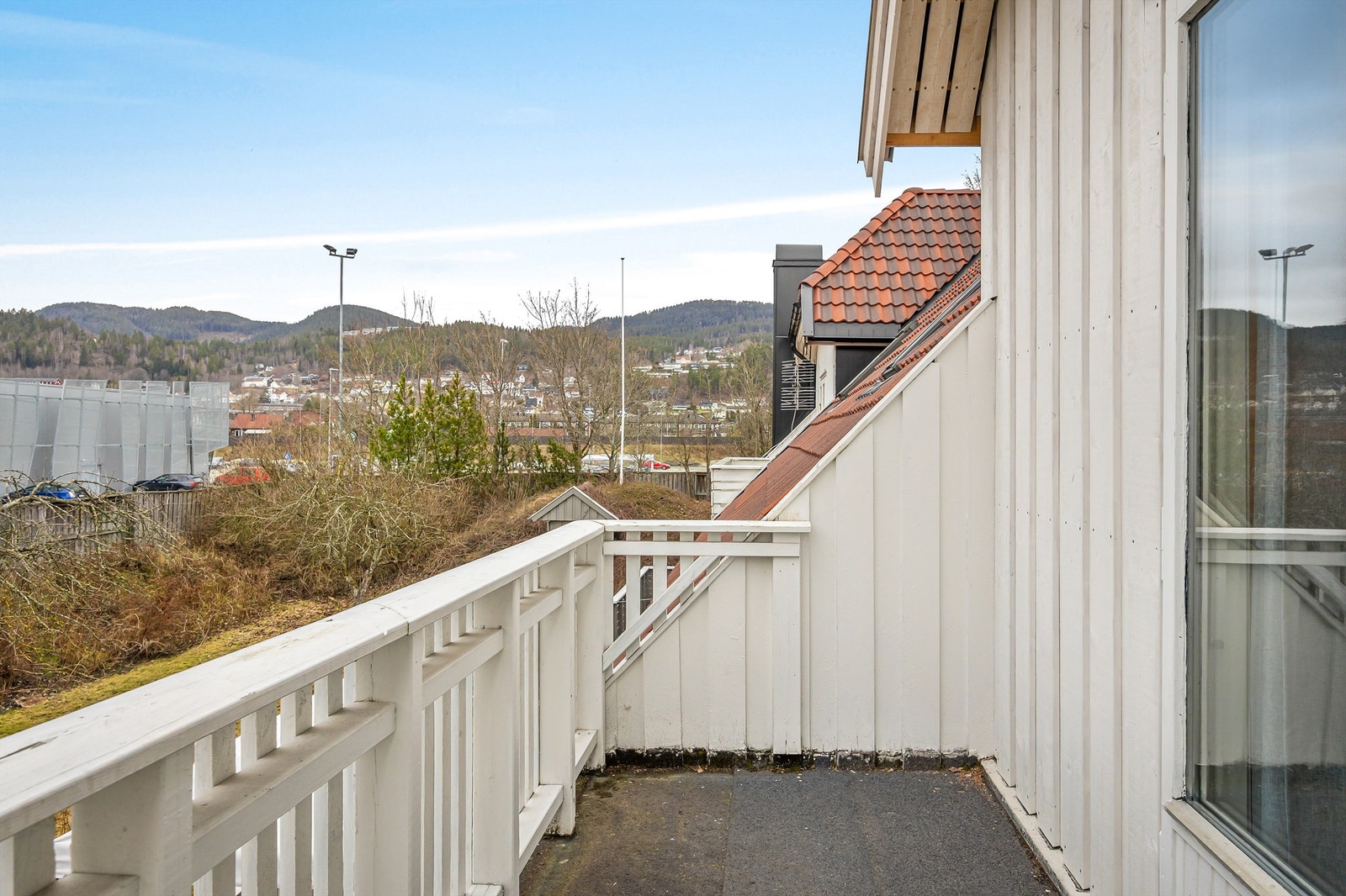 Ettermiddags- og kveldssol på denne siden av boligen Galleribilde