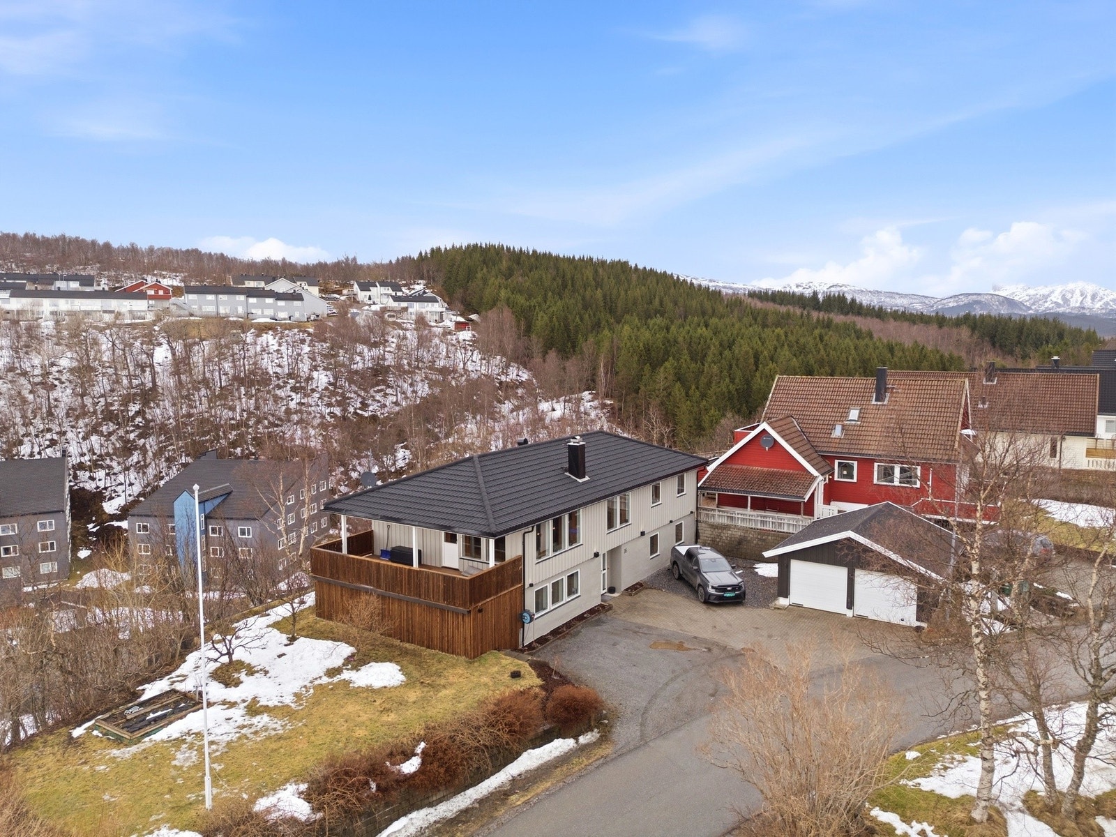 Boligen ligger i et rolig og barnevennlig område i Greisdalslia/Trollmyra. Galleribilde