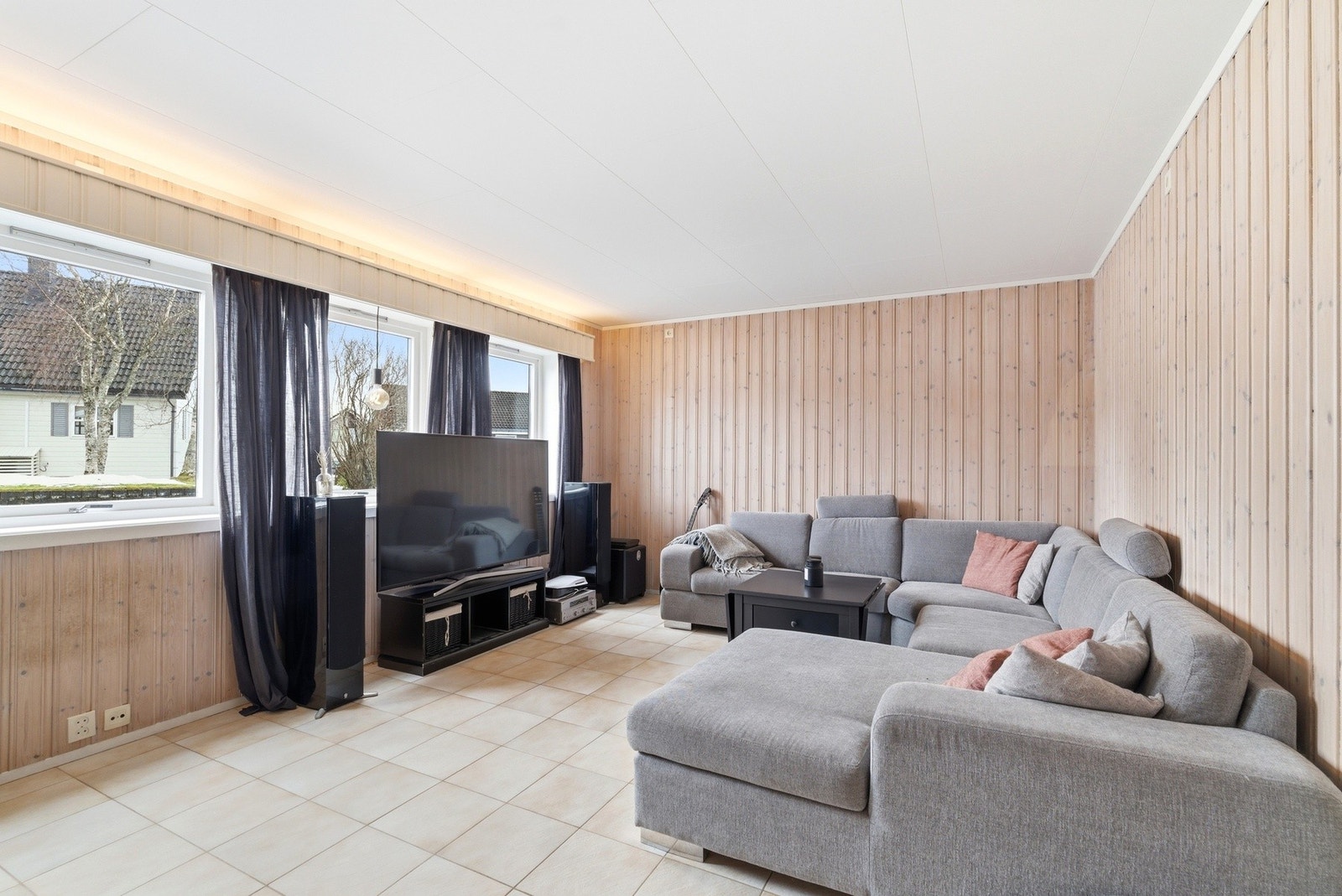 Boligen har tilhørende kjellerstue i underetasjen. Galleribilde