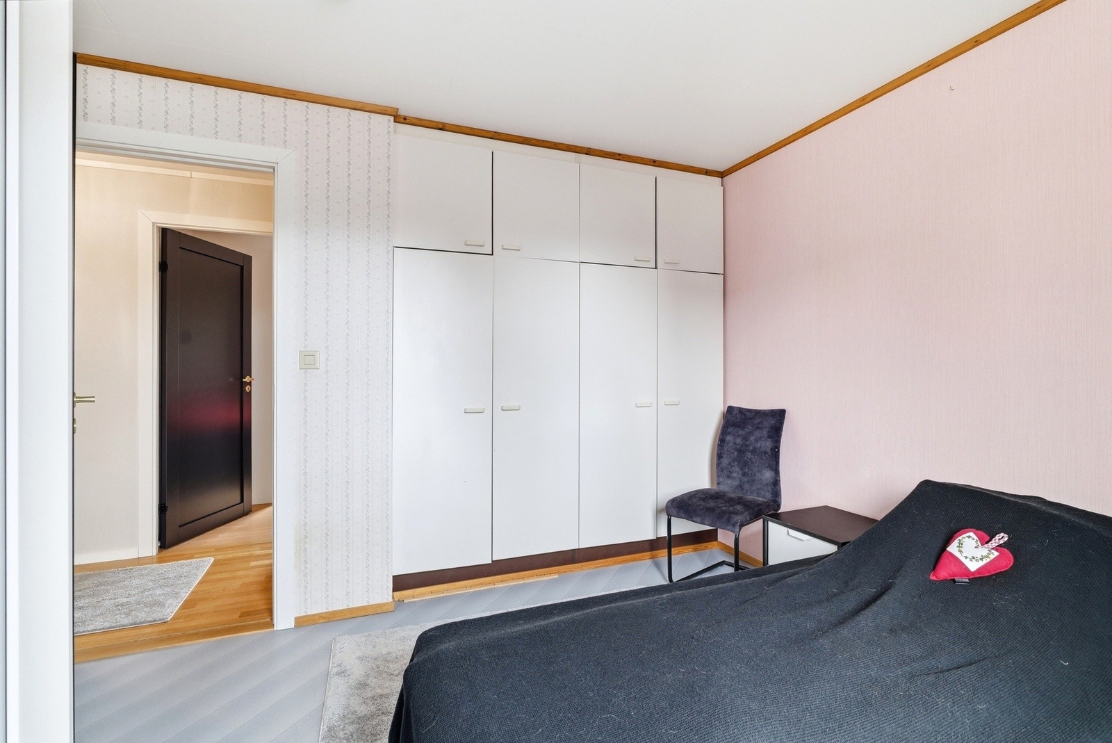 Her er det plass til både dobbeltseng og øvrig ønsket møblement. Galleribilde