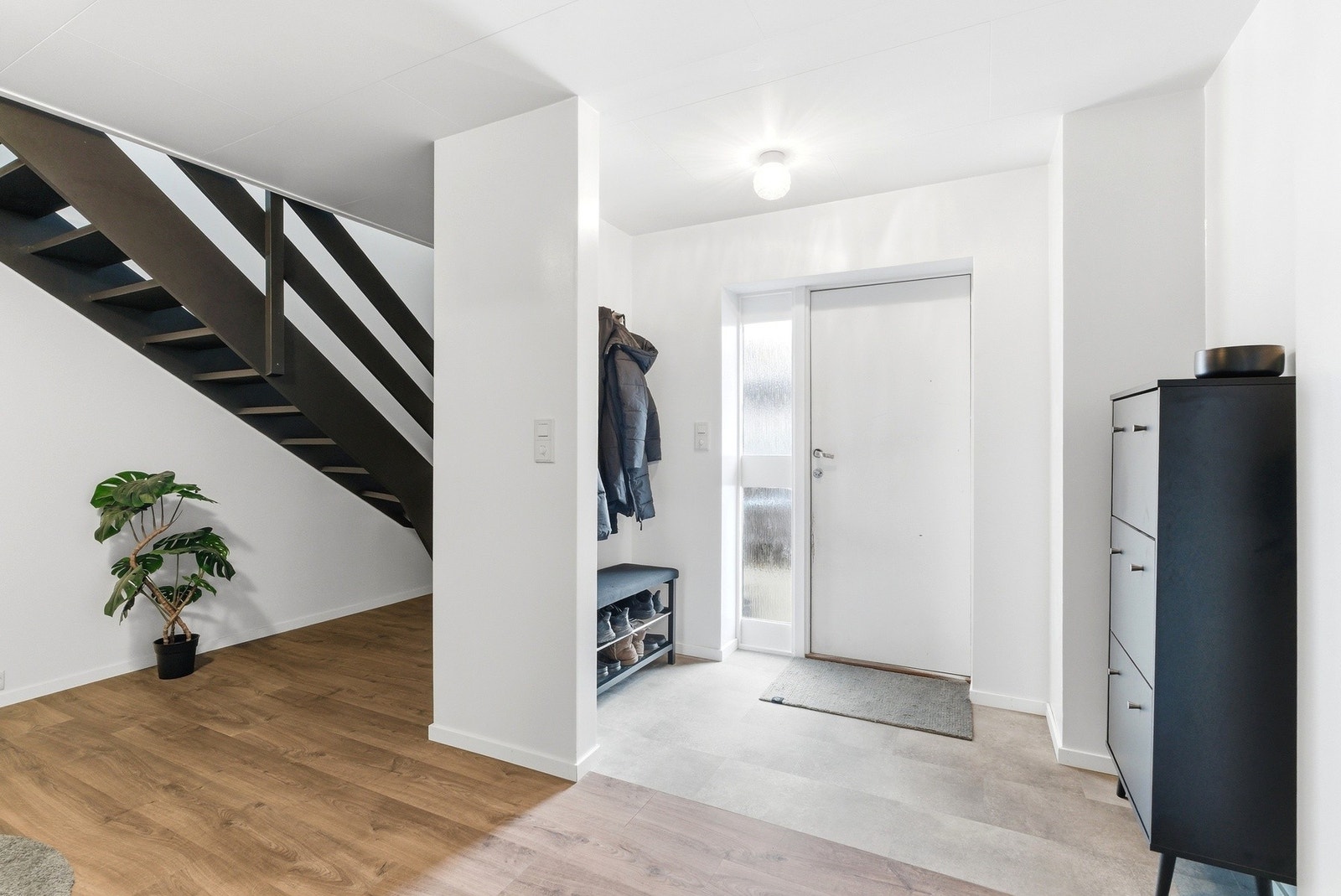 Underetasjen har gulvvarme i alle rom med unntak av boder og disponibelt rom. Galleribilde