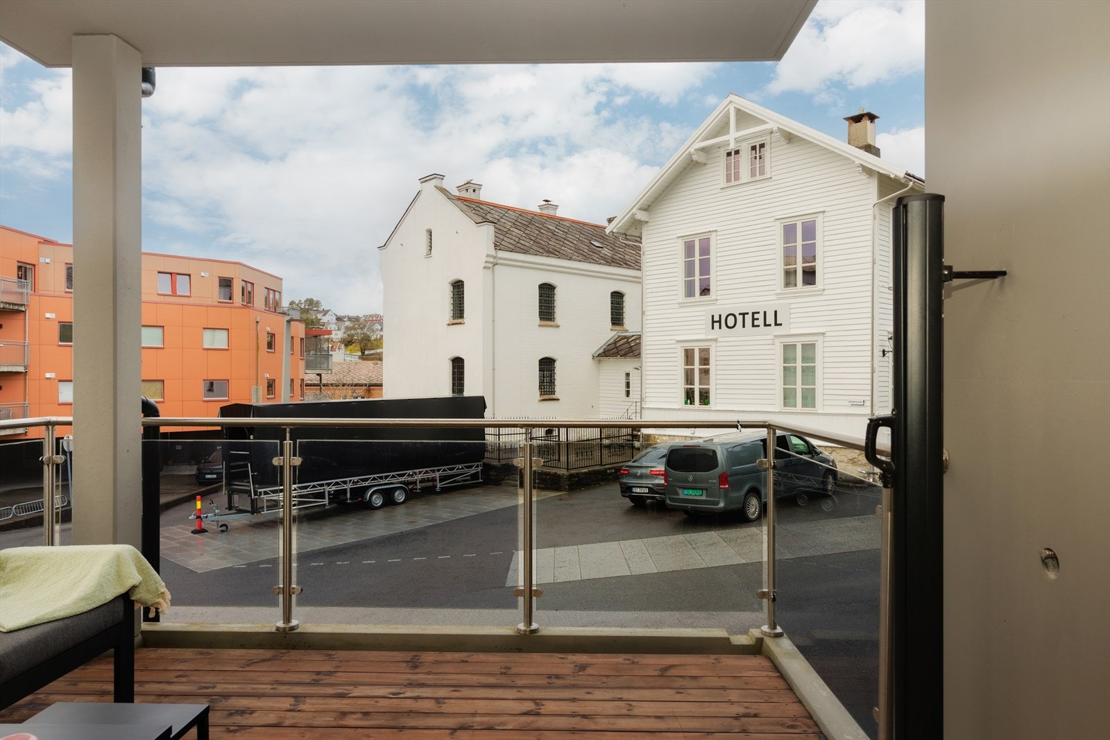 Fra stue/kjøkken er det utgang til en balkong på 12 m2. Galleribilde