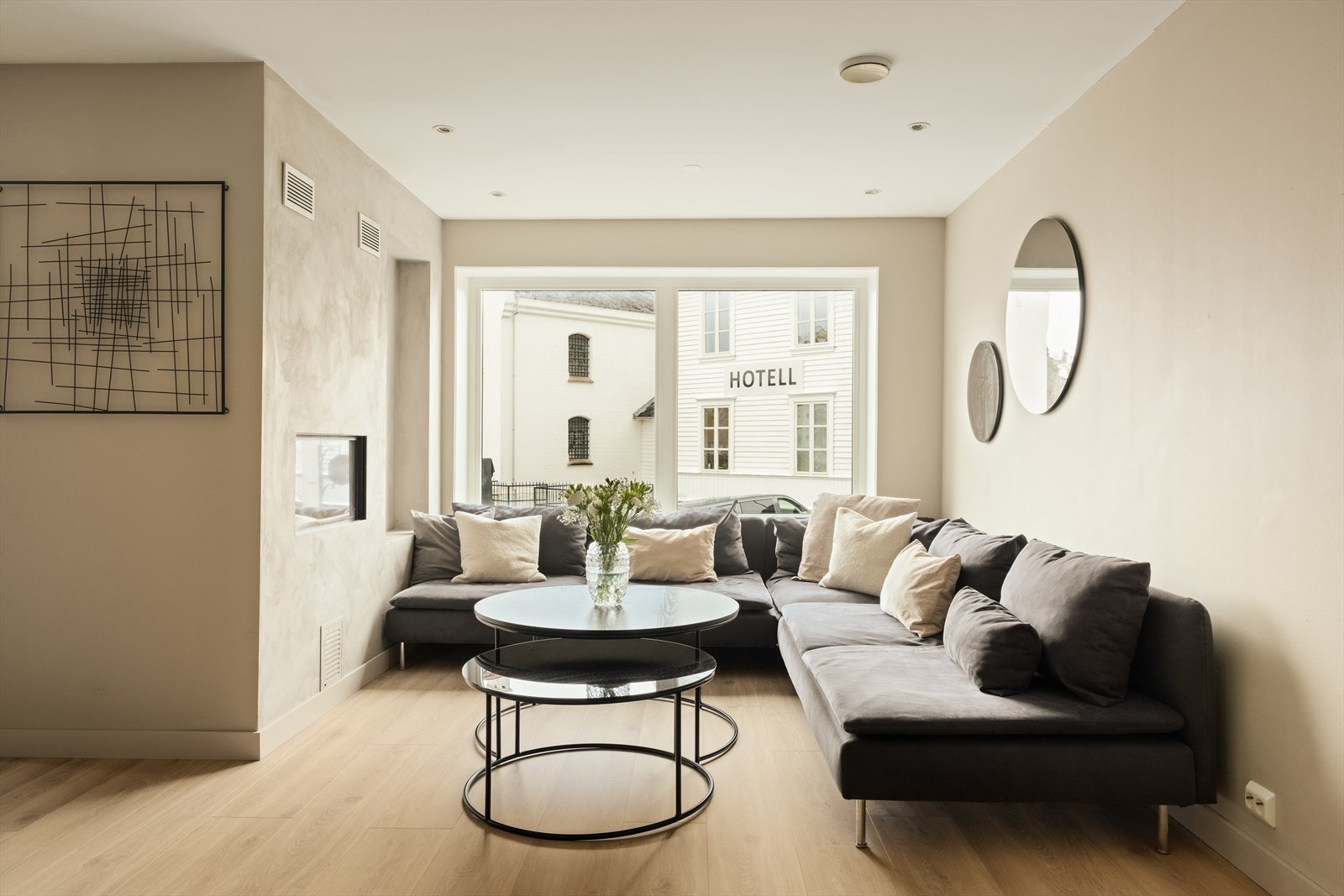 Det er integrert gasspeis i stue. Denne varmer godt på kalde vinterdager! Galleribilde