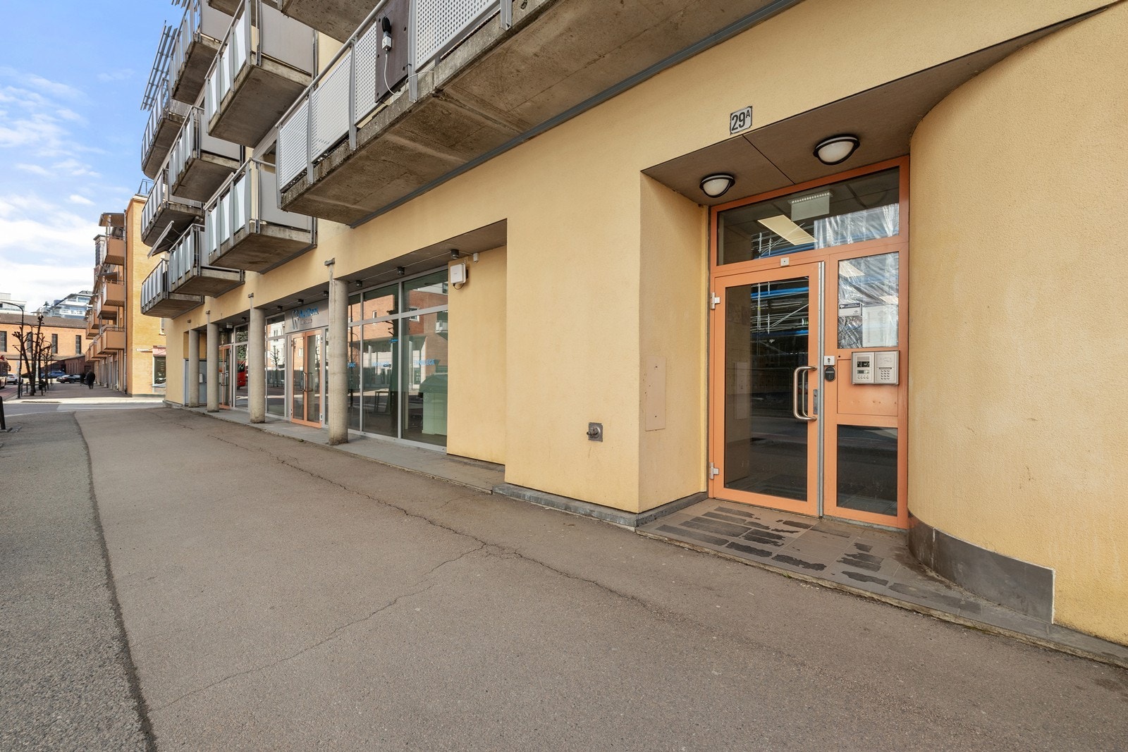 Her bor du med umiddelbar nærhet til dagligvare, apotek og Lillestrøm Torv. Velkommen til visning, husk påmelding! Galleribilde