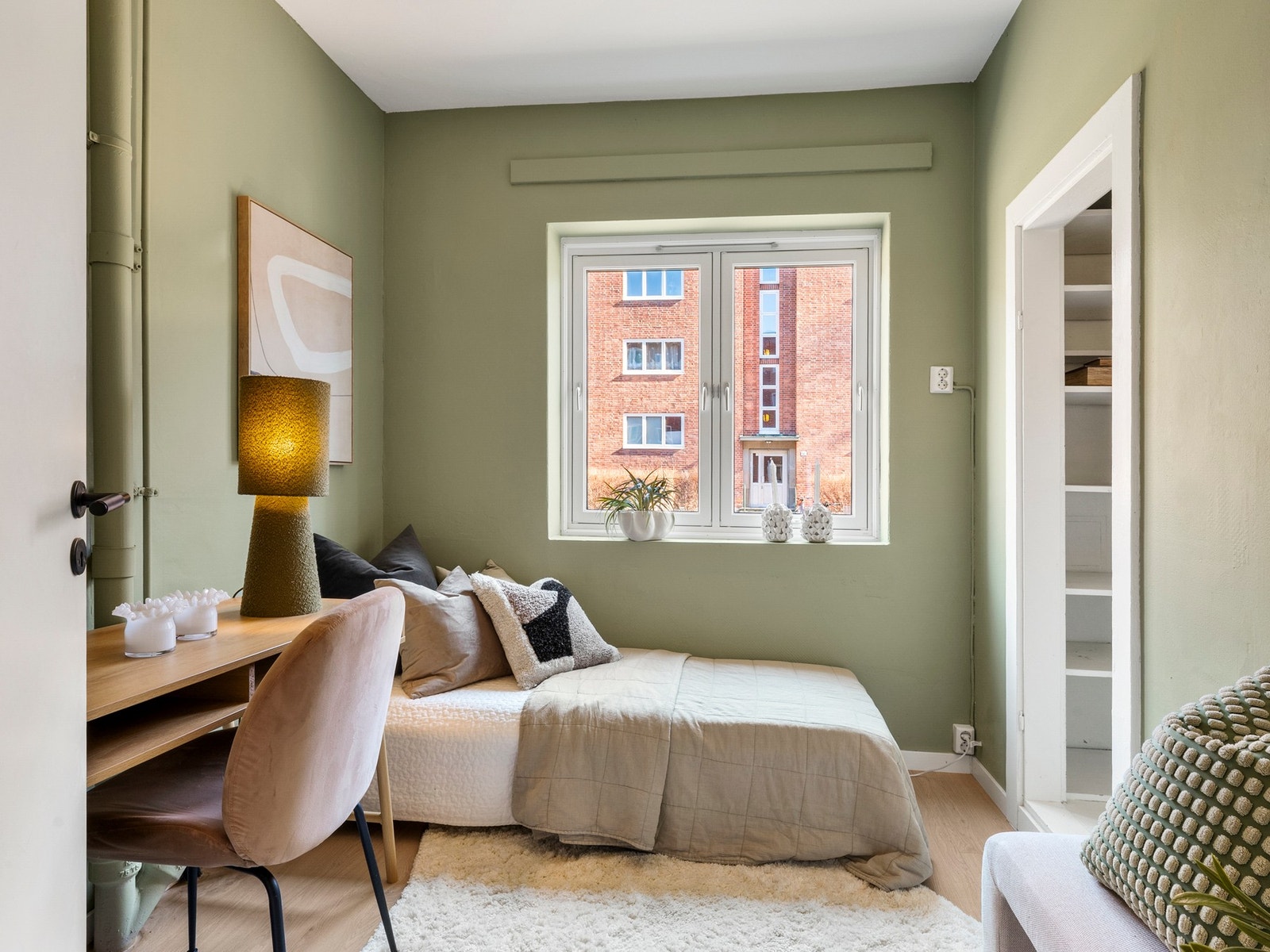 Soverom to passer godt til gjesterom, barnerom eller kontor. Galleribilde