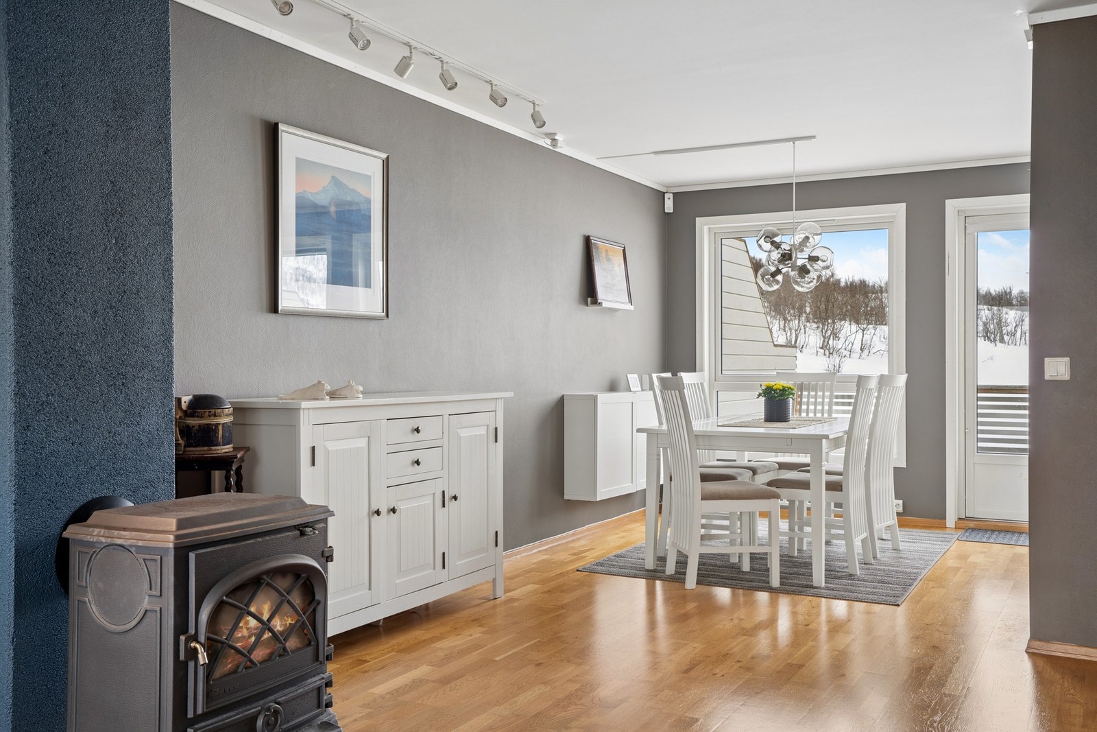 Stue med vedfyring Galleribilde