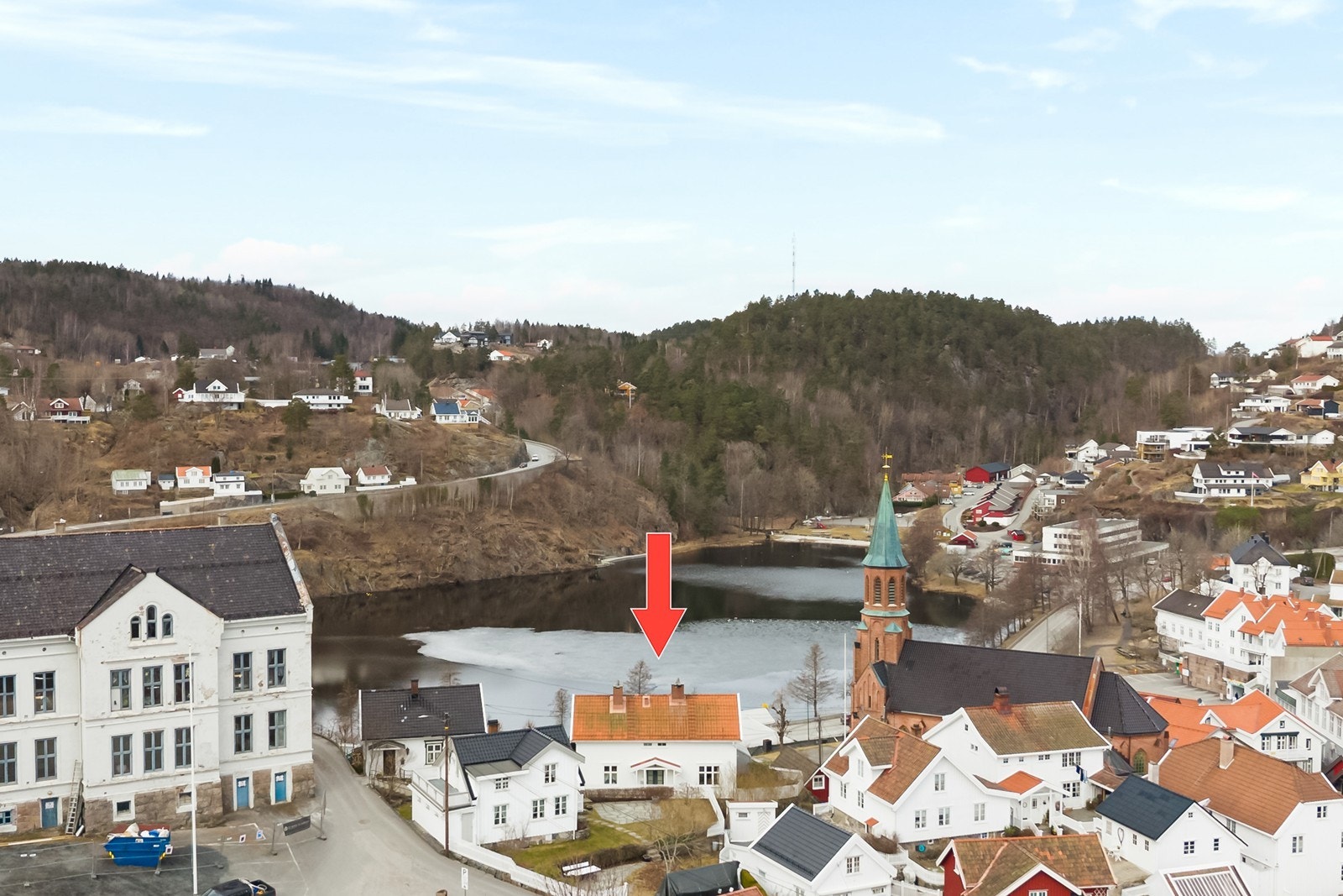 Stubbens Kleiv 3 har en fantastisk beliggenhet i Tvedestrand sentrum. Galleribilde