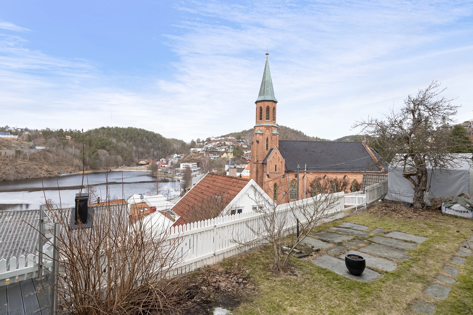 Utsikt fra hage. Galleribilde
