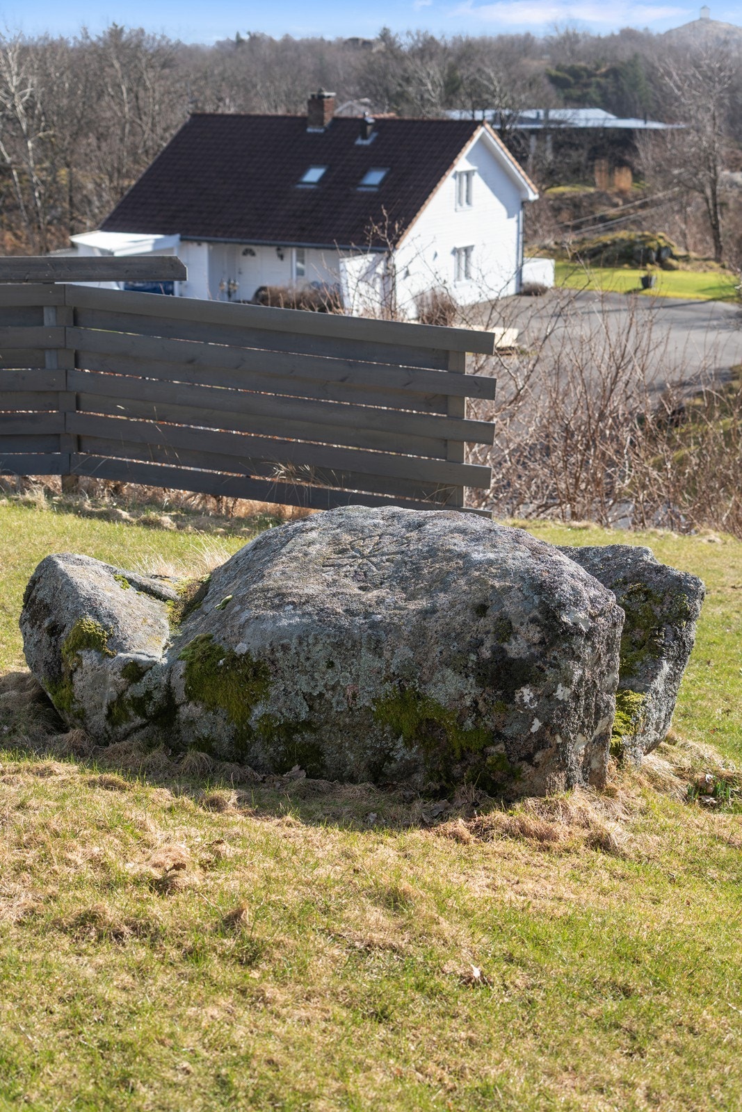 Kompassrose i stein fra ca 1770, eiendommens utsiktspunkt for sjøfarende Galleribilde