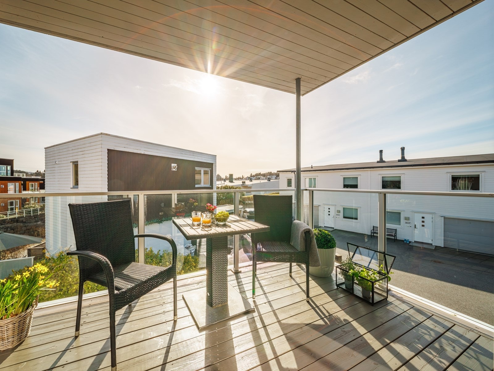 Her er flere solrike uteplasser. Galleribilde