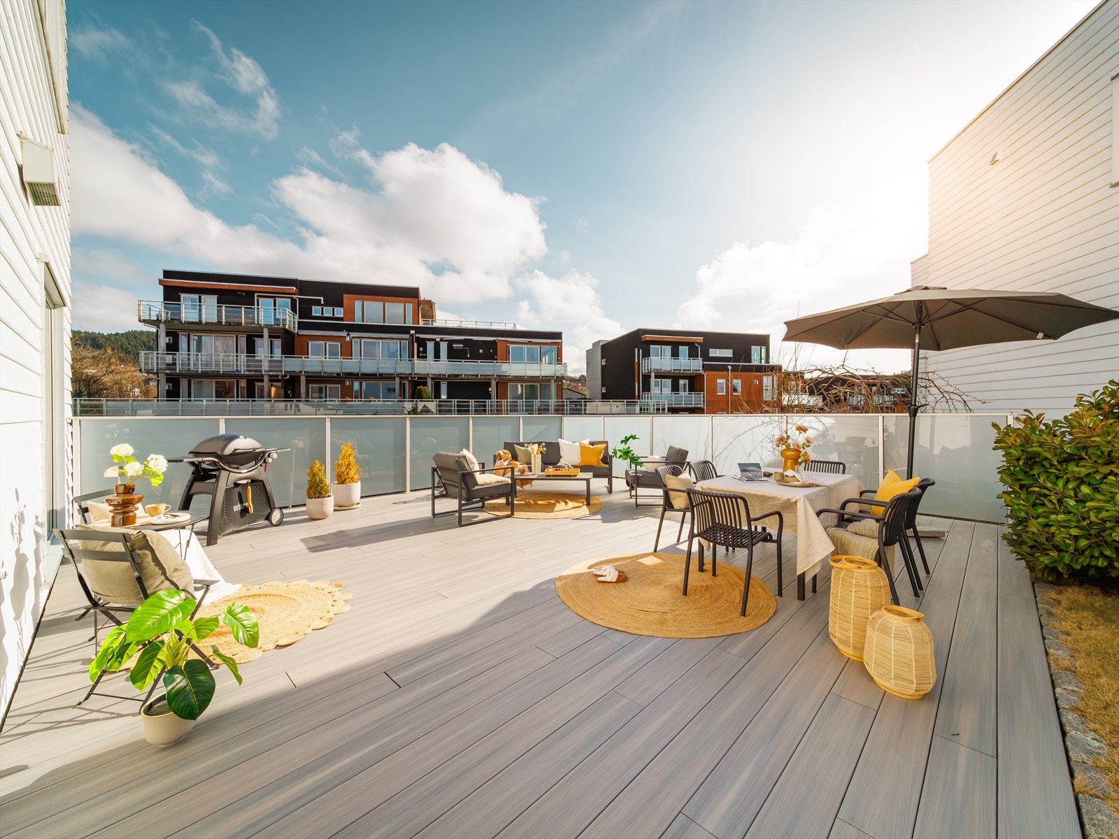 Solrik og flott uteplass! Galleribilde