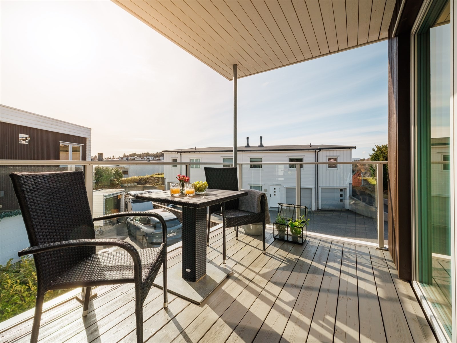 Sørvestvendt altan med utgang fra stue i 2. etasje. Galleribilde