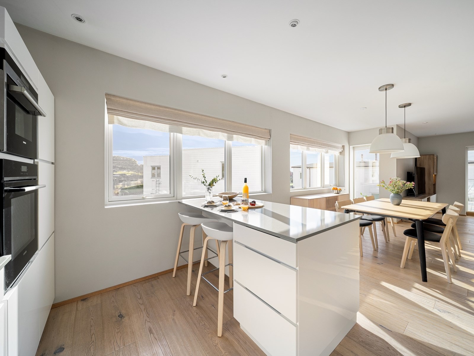 Legg merke til de store vindusflatene! Galleribilde