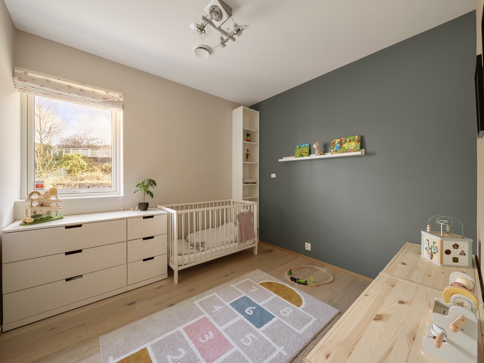 Begge soverommene har fine størrelser og gode møbleringsmuligheter, med plass til både seng og garderobeløsninger. Galleribilde