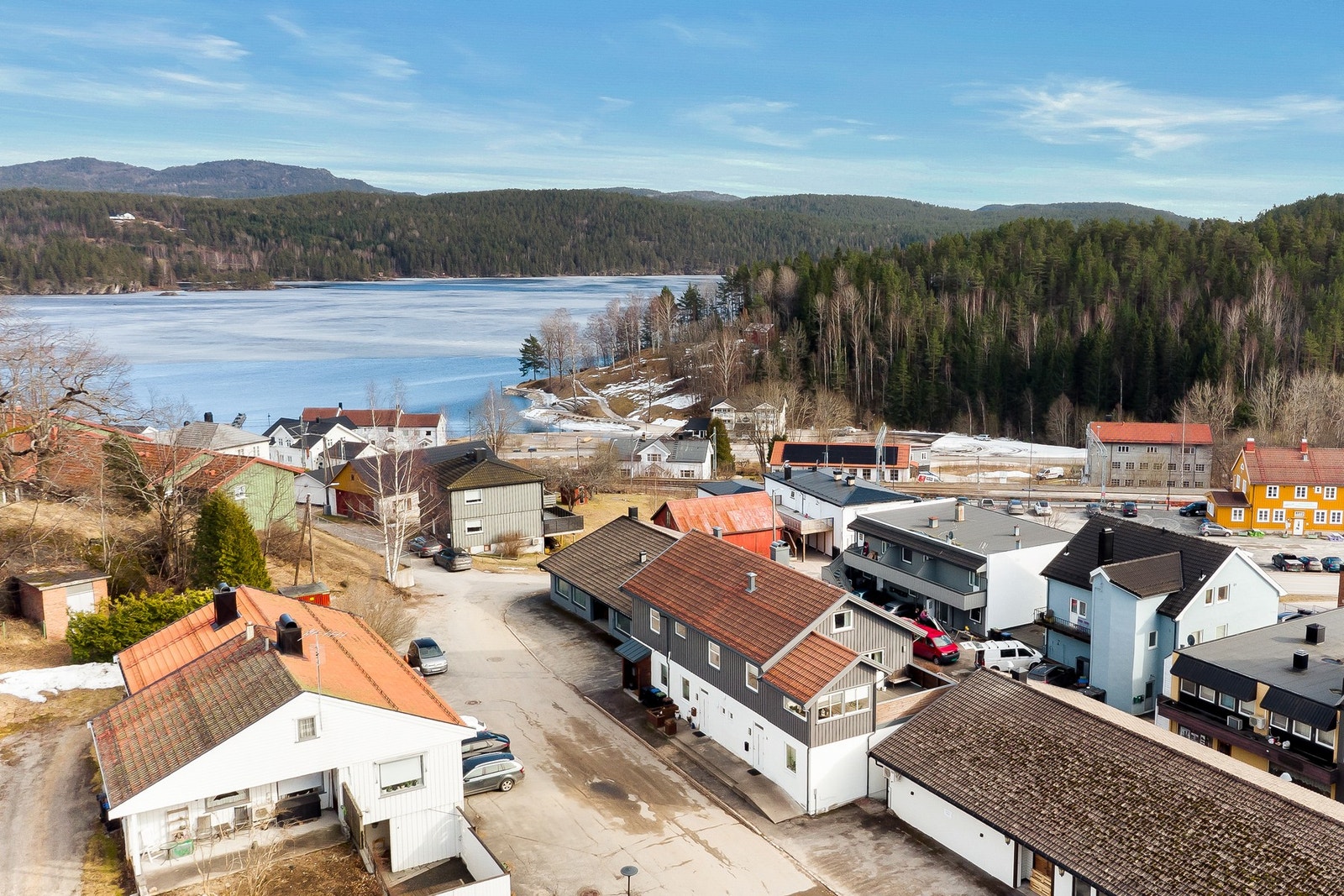 Området er kjent for innsjøen Toke, en perle med utallige øyer og en lang strandlinje på 160 km. Toke byr på fantastiske muligheter for bading, båtliv, fiske og aktiviteter som kano- og kajakkpadling. Galleribilde