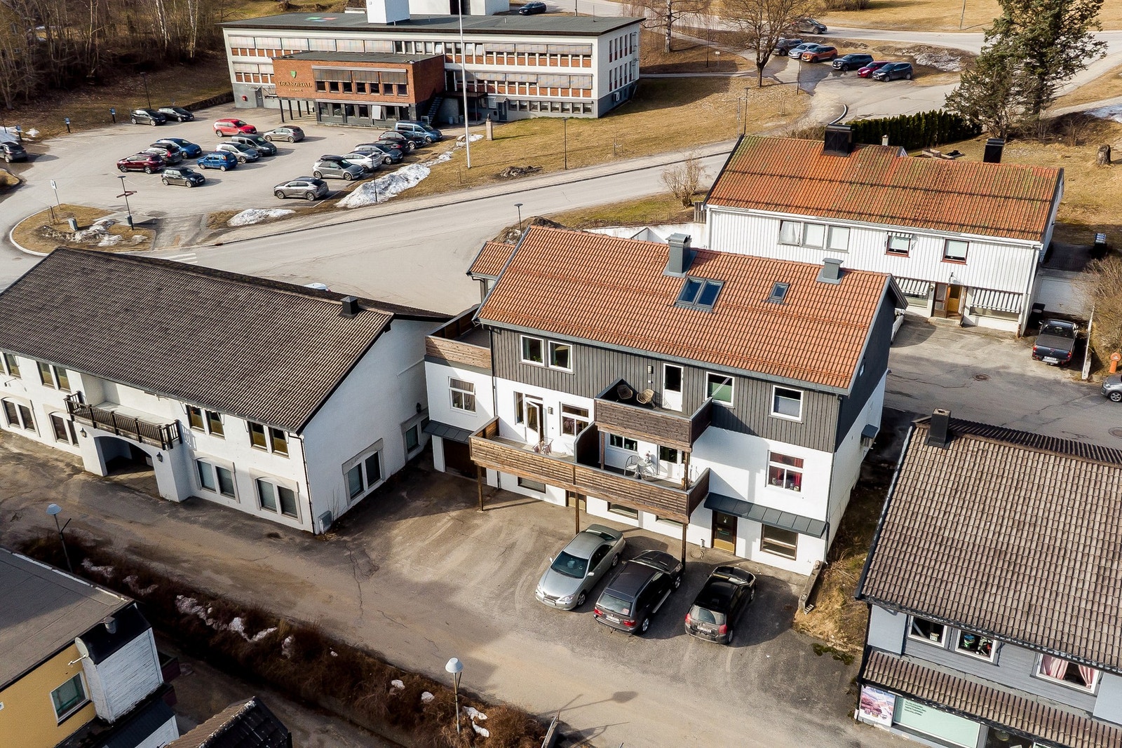 Drangedal er et rolig og naturskjønt område i hjertet av Telemark, som kombinerer nærhet til naturen med en sentral beliggenhet. Galleribilde