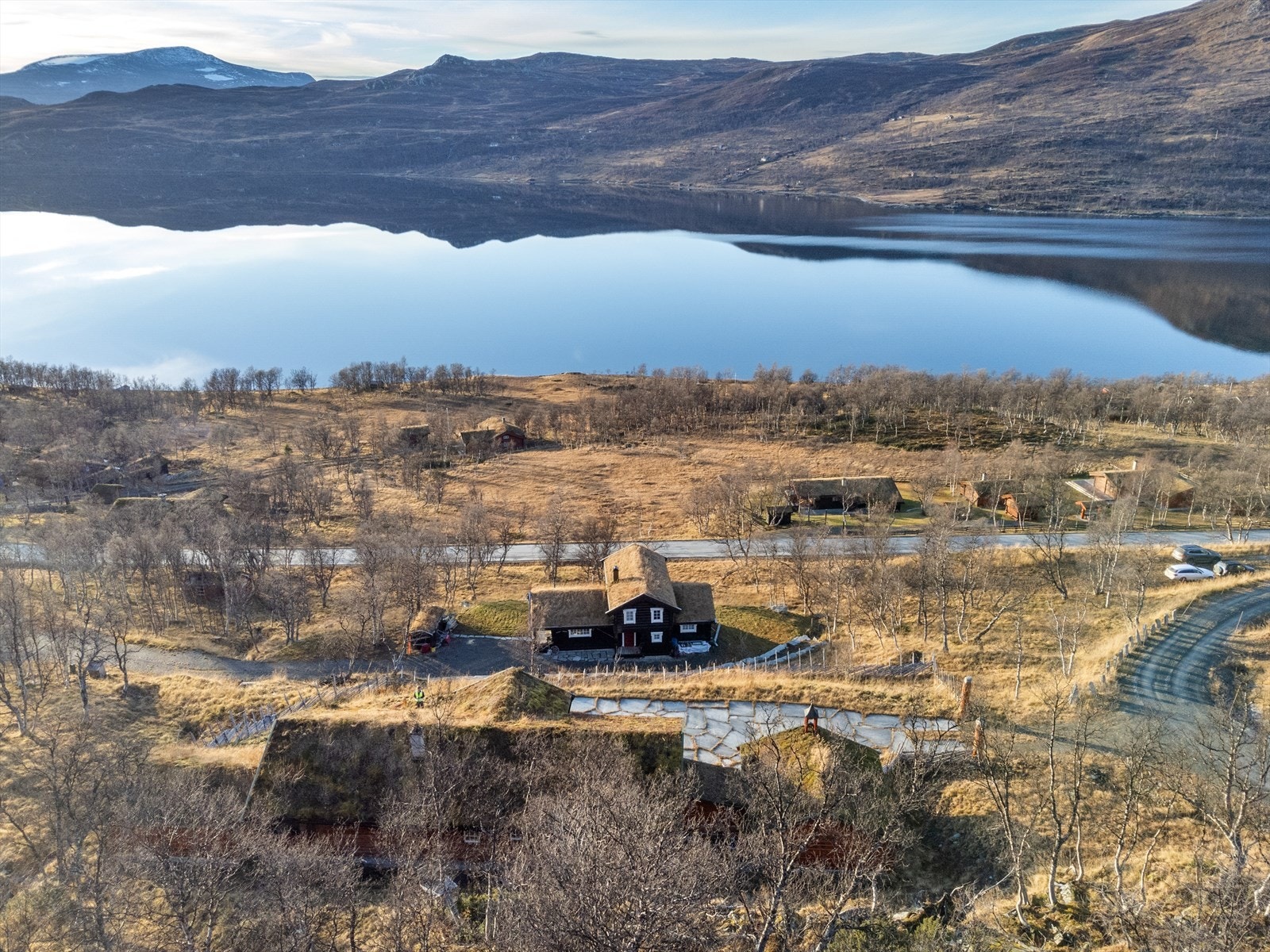 Fra eiendommen er det ca. 17 km til Oppdal sentrum med alle servicefaciliteter, samt regionens største alpinanlegg. Galleribilde