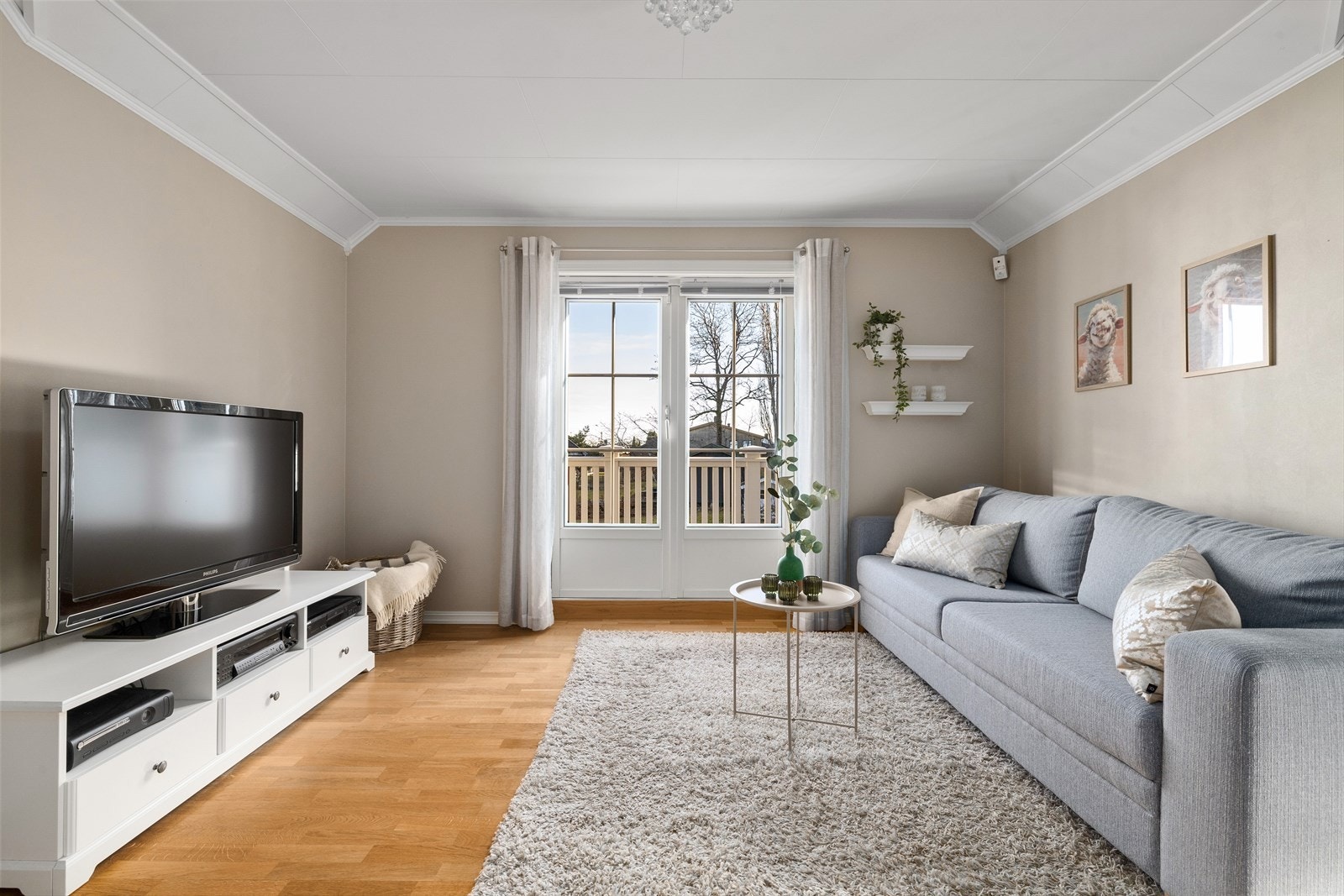 2. etasje har en lys og flott loftstue med utgang til balkong! Galleribilde