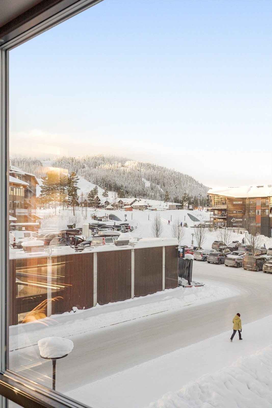 Beliggenheten byr på nærhet til skiløyper og alpinanlegg, ideelt for vinteraktiviteter. Galleribilde