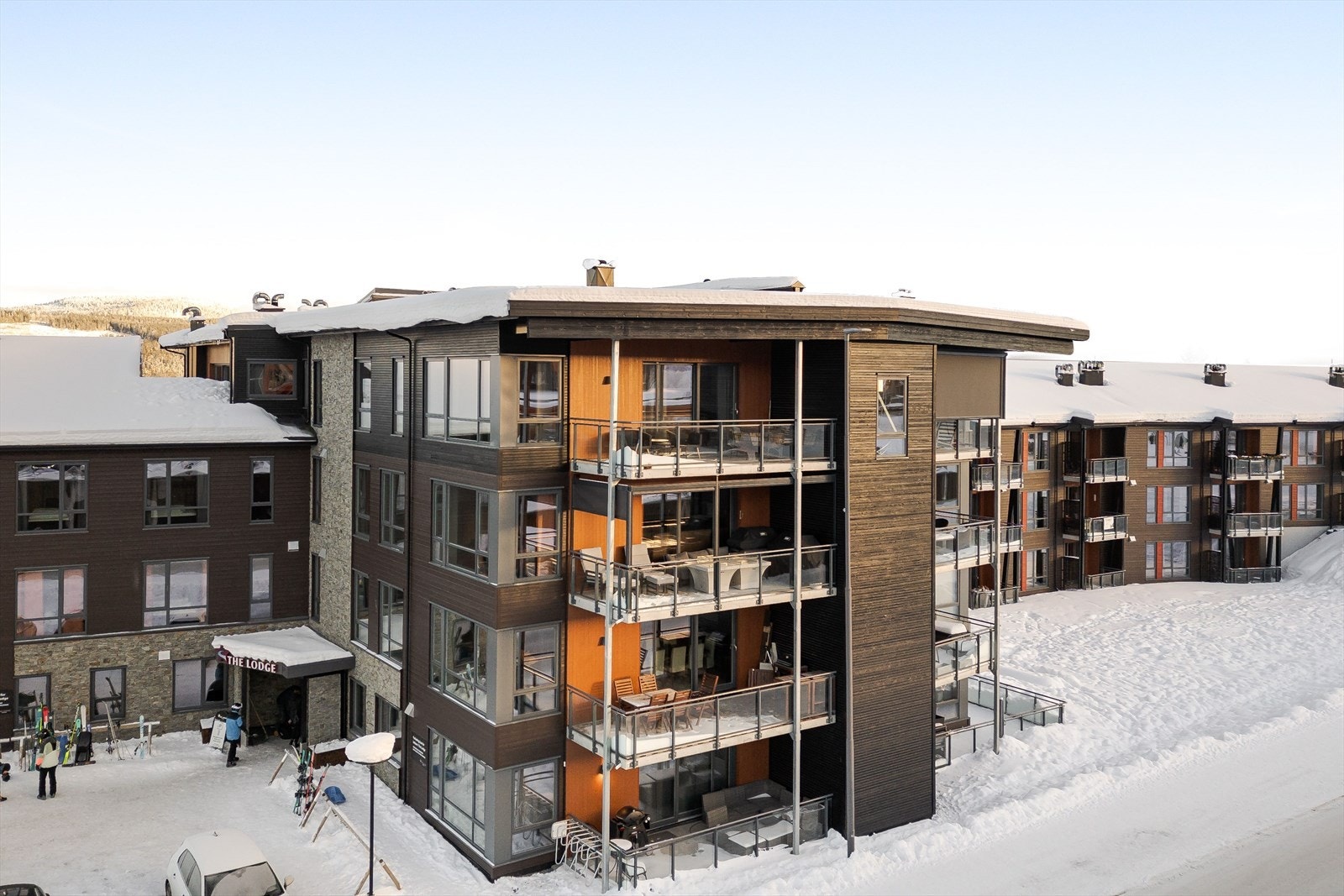 Fra leiligheten er det umiddelbar tilgang til det Trysilfjellet har å tilby av både alpint, langrenn, restauranter, dagligvare og mer. Galleribilde