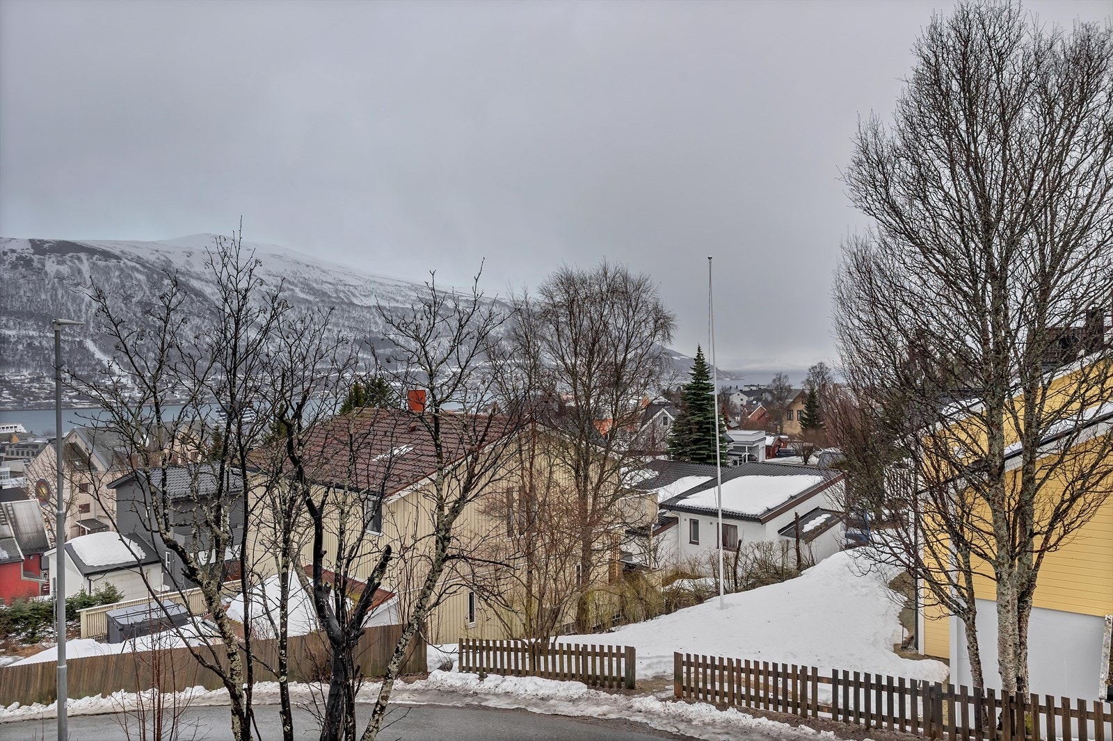 Utsikt mot sør. Galleribilde