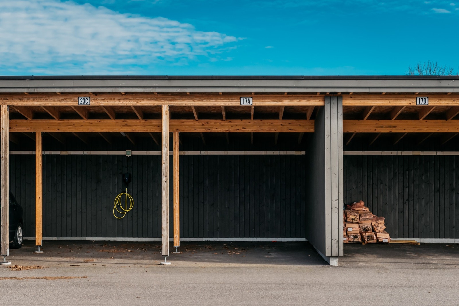 Egen carport i felles rekke. Galleribilde