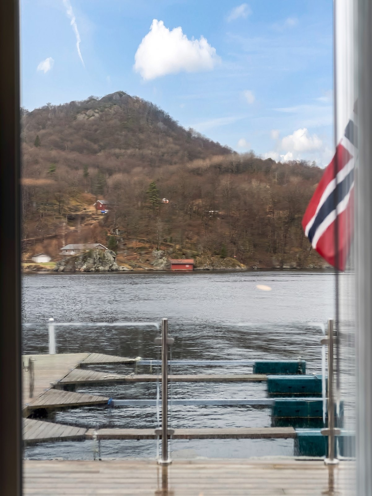 Fra stua kan man nyte nydelig utsikt Galleribilde