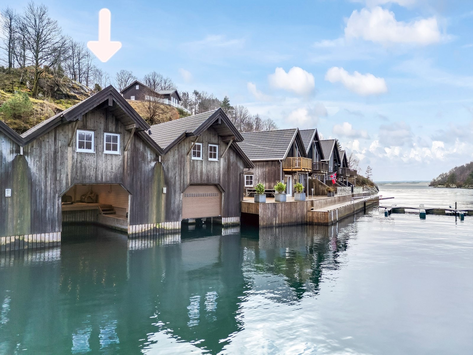 Tilhørende eiendommen er et båthus Galleribilde