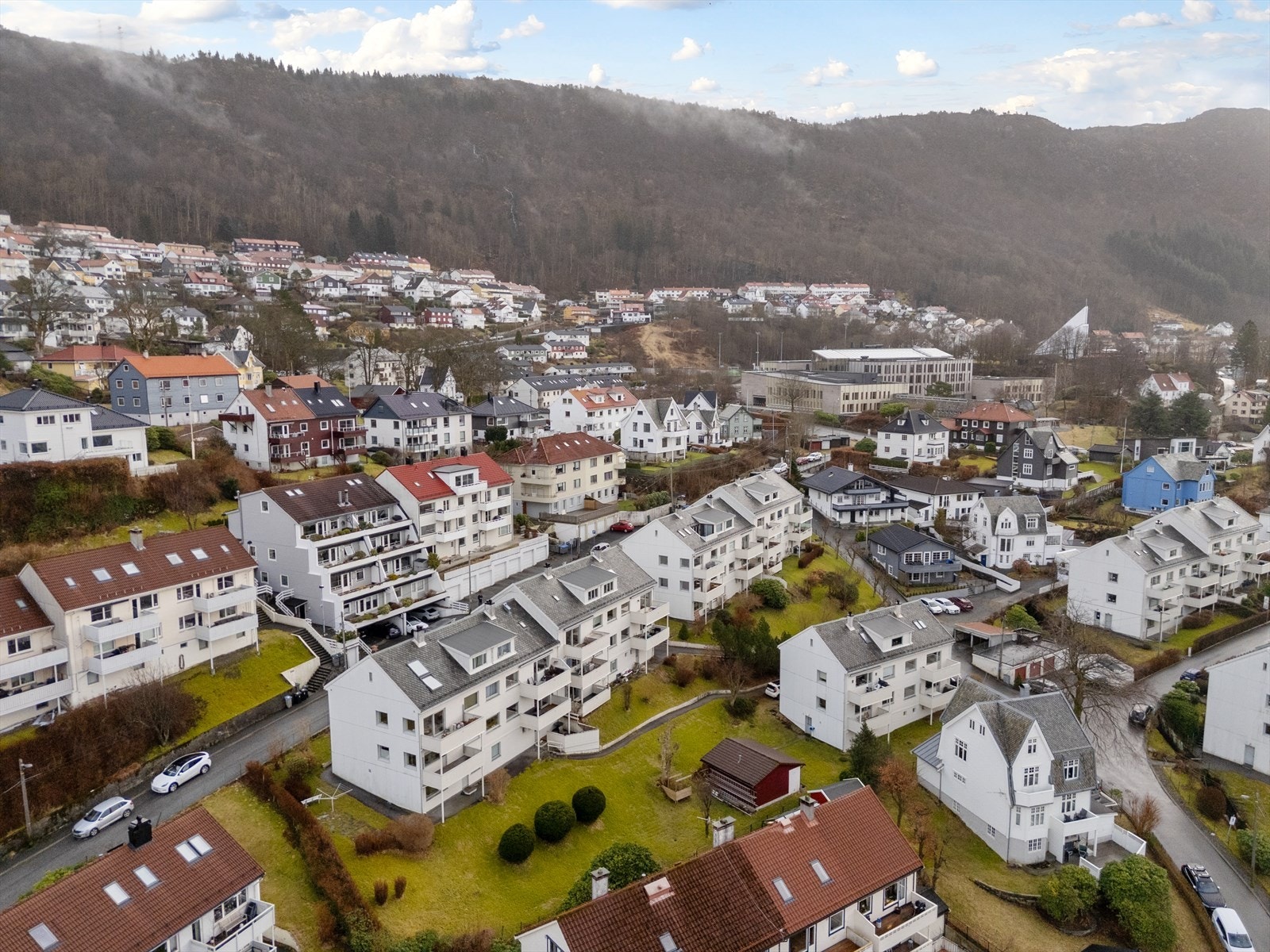 Fra leiligheten er det kort avstand til fine turområder som Ulriken Galleribilde