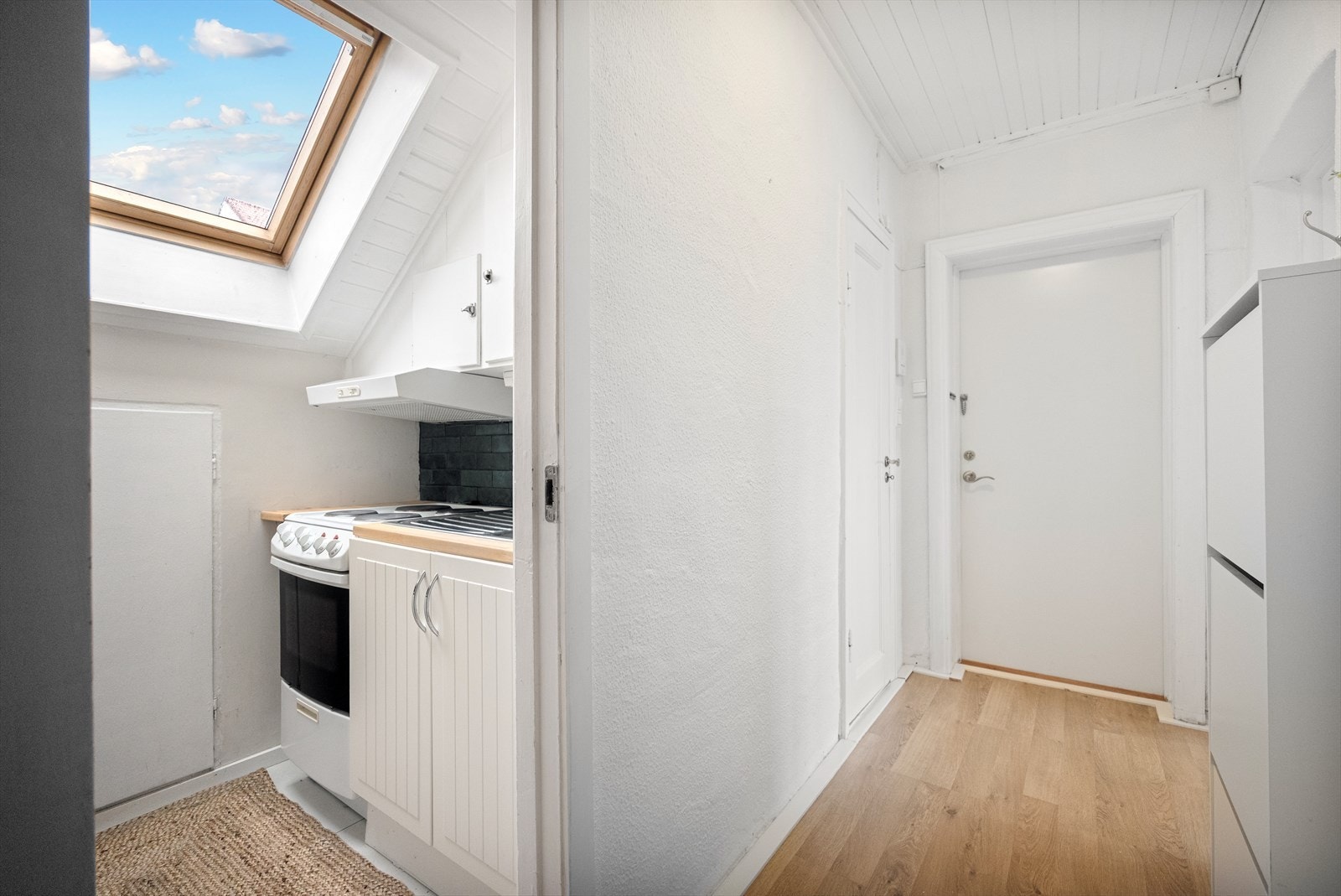 Videre gjennom gangen kommer man til kjøkkenet Galleribilde