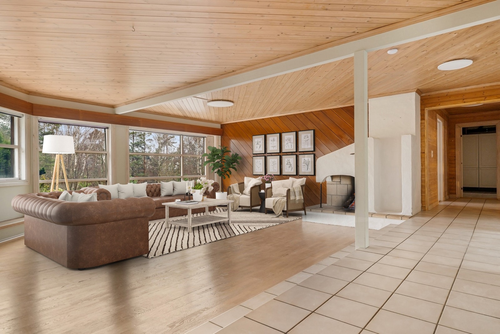 Stor stue med peis, god plass til møblement (digitalt stylet) Galleribilde