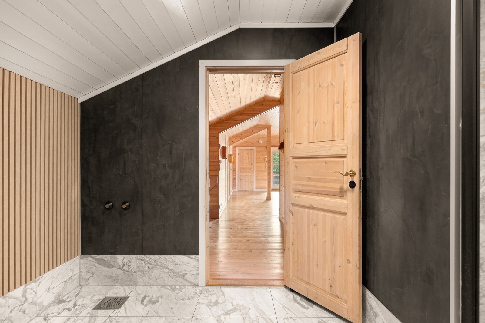 Varmekabler i gulv og opplegg for vaskemaskin Galleribilde