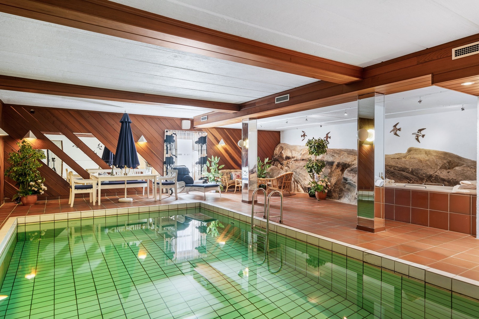 Flere sosiale soner, boblebad og egen inngang Galleribilde