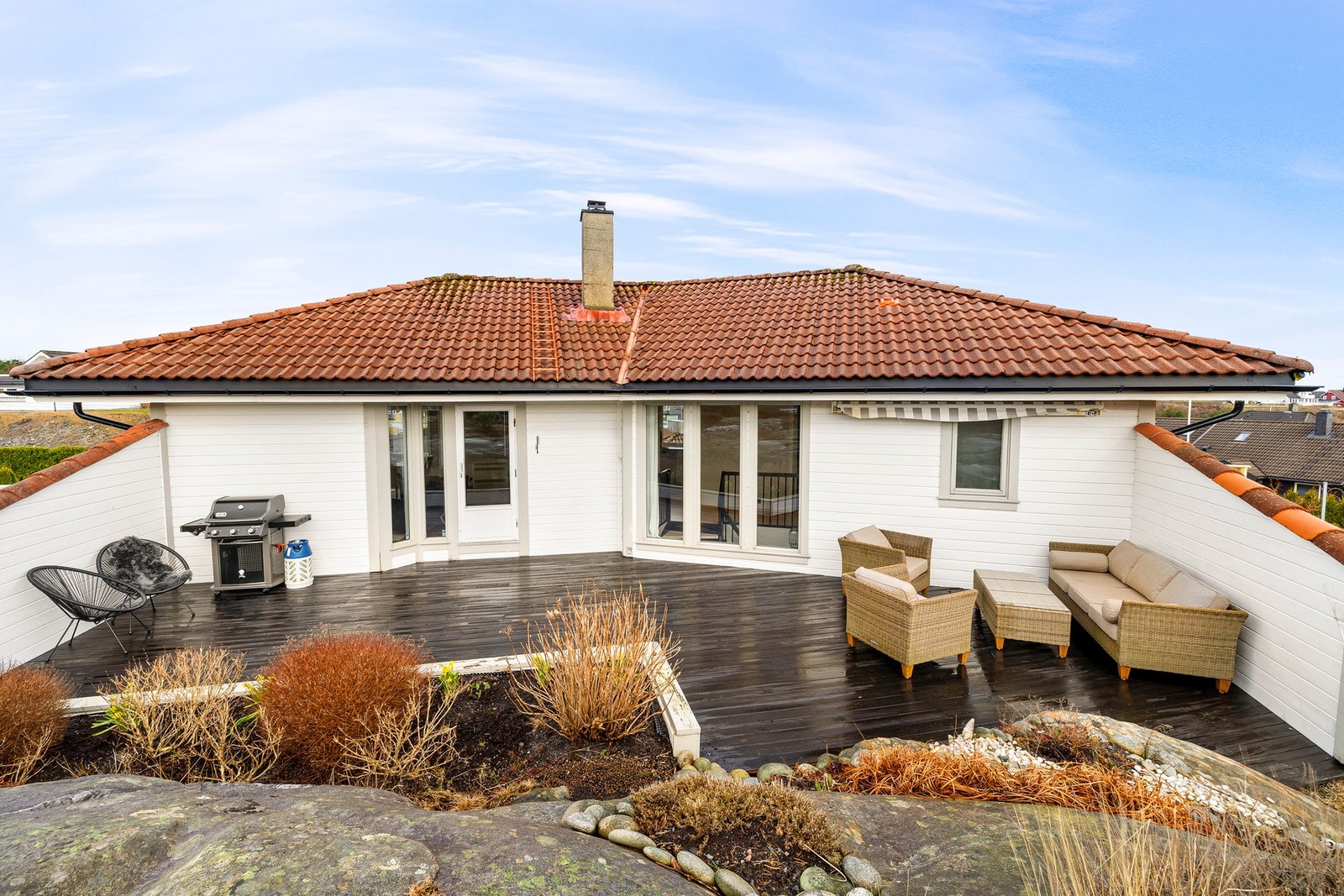 Terrassens størrelse gjør det fleksiblet med ønsket møblering Galleribilde