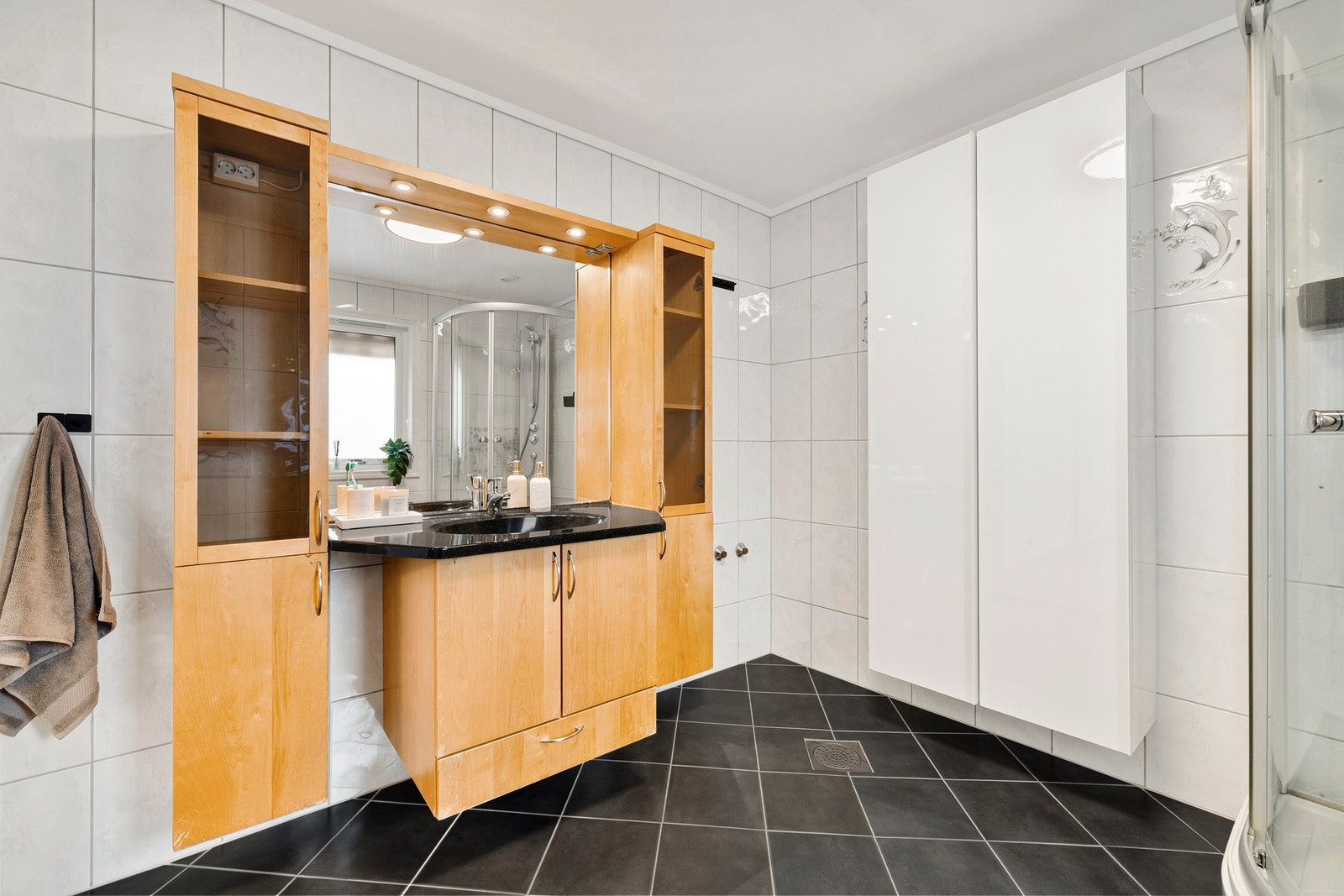 Boligen er totalt to romslige bad Galleribilde