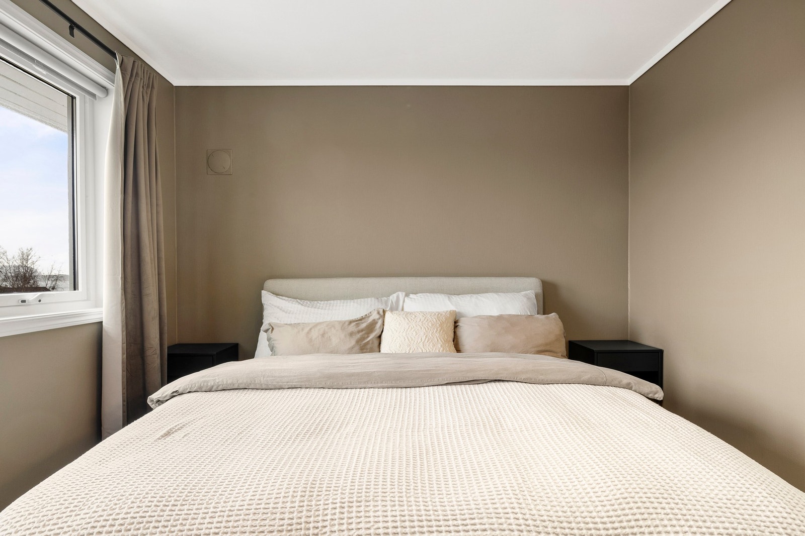 Videre til boligens hovedsoverom Galleribilde