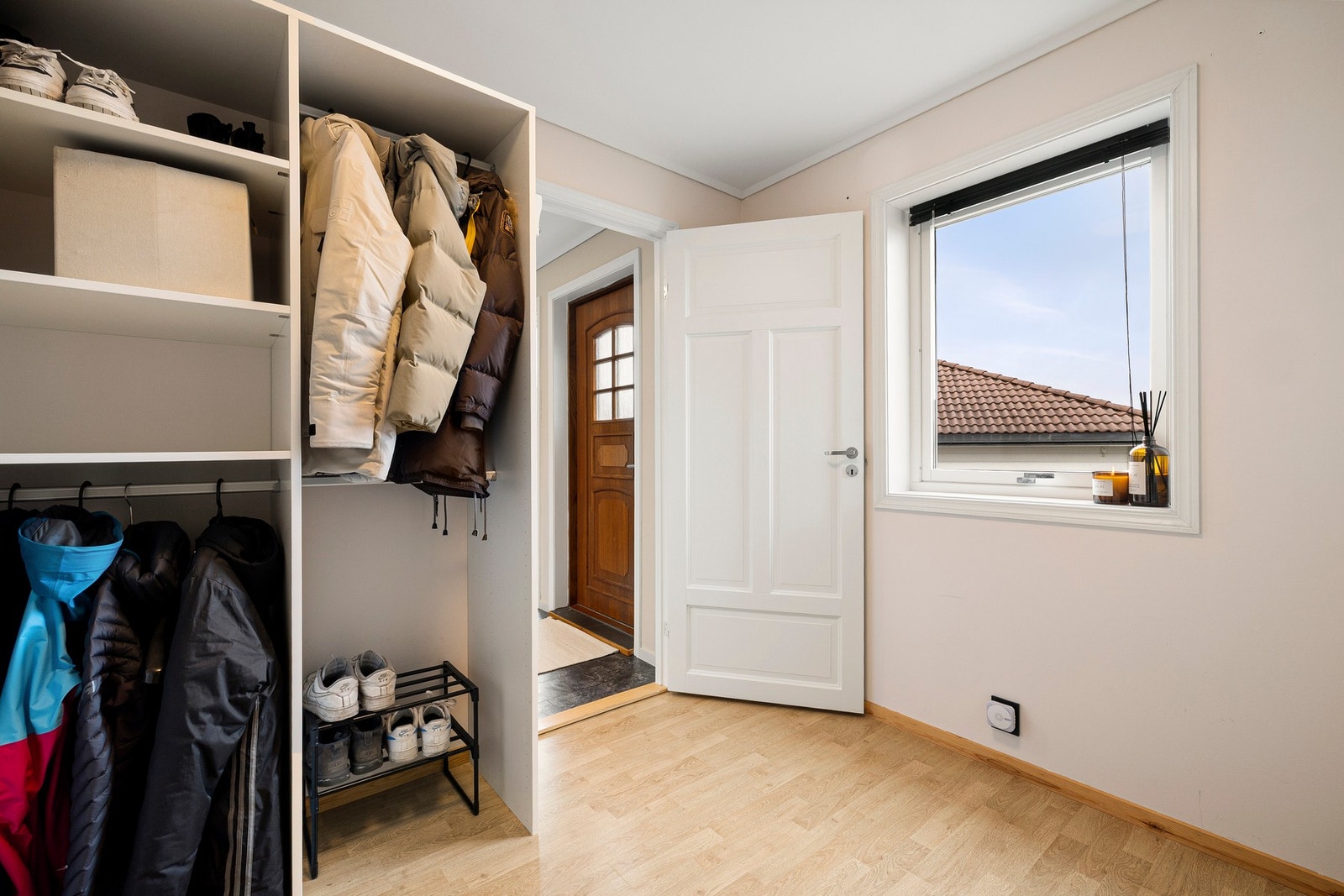 Boligen har flere soverom og innredede rom Galleribilde