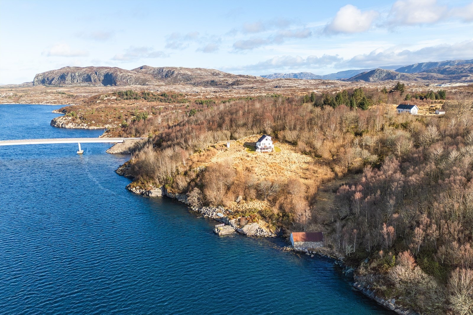 - Kun 166 meter fra sjøen er eiendommen perfekt for deg som ønsker et fristed nær sjø og natur - Galleribilde