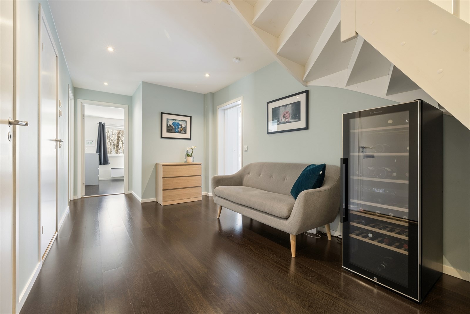 Romslig gang i underetasjen Galleribilde