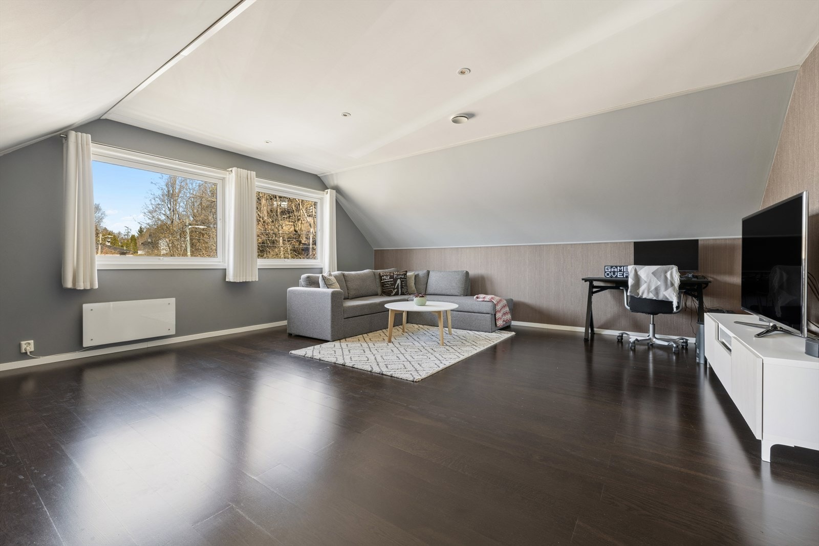 Soverom / loftsstue av svært god størrelse med mange bruksmuligheter Galleribilde