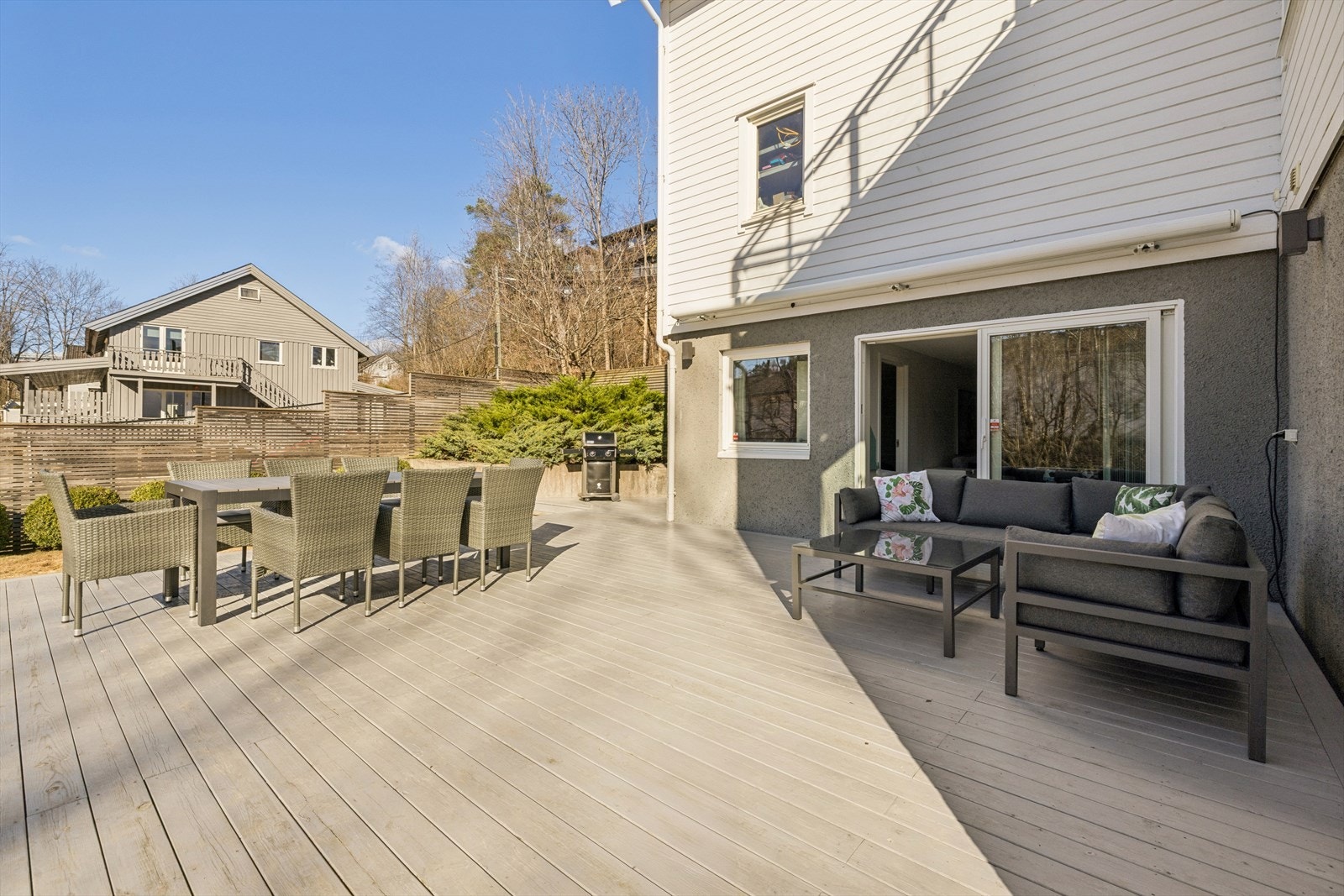 Markterrasse med god plass til flere sosial soner. Galleribilde