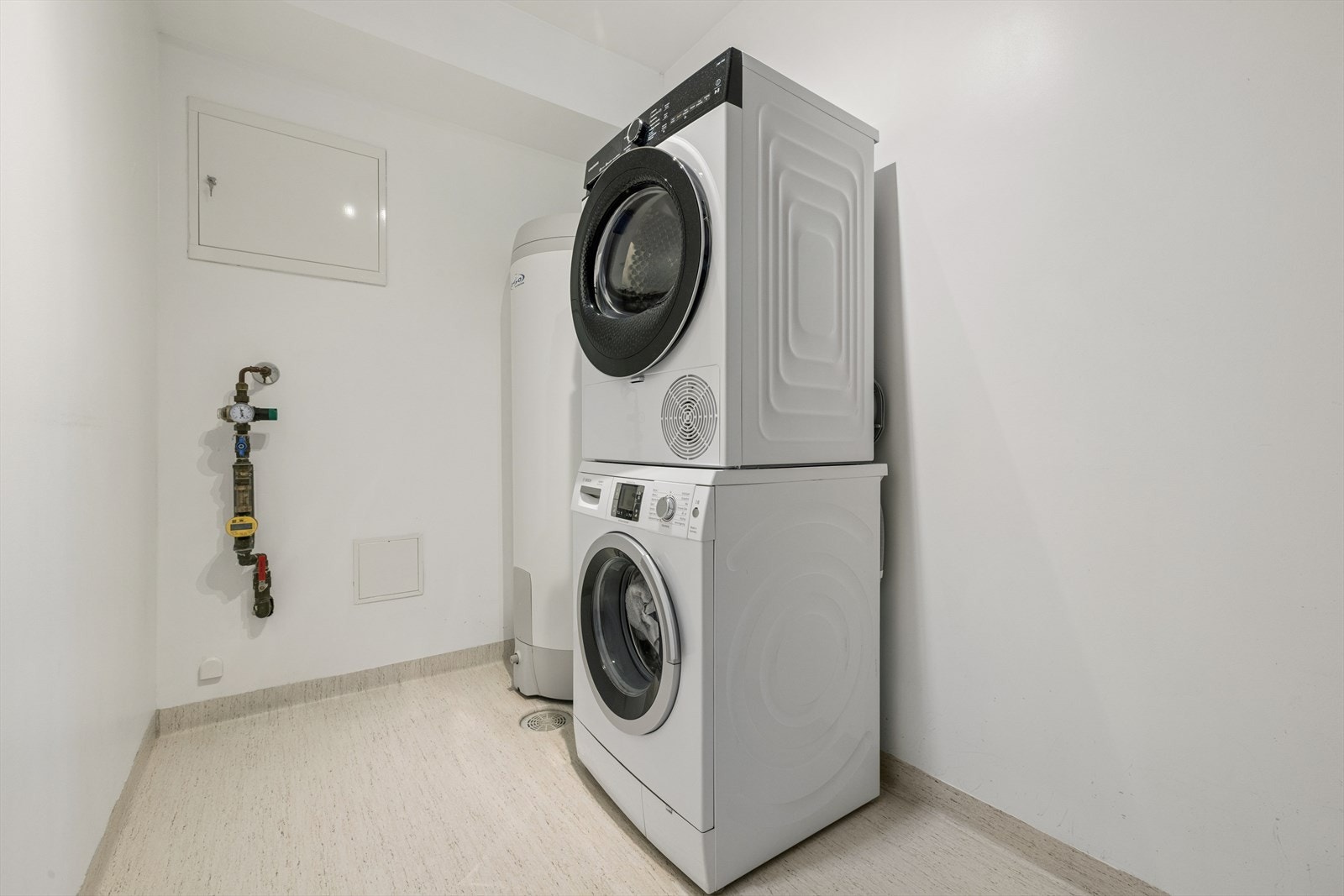 Praktisk med separat vaskerom. Galleribilde