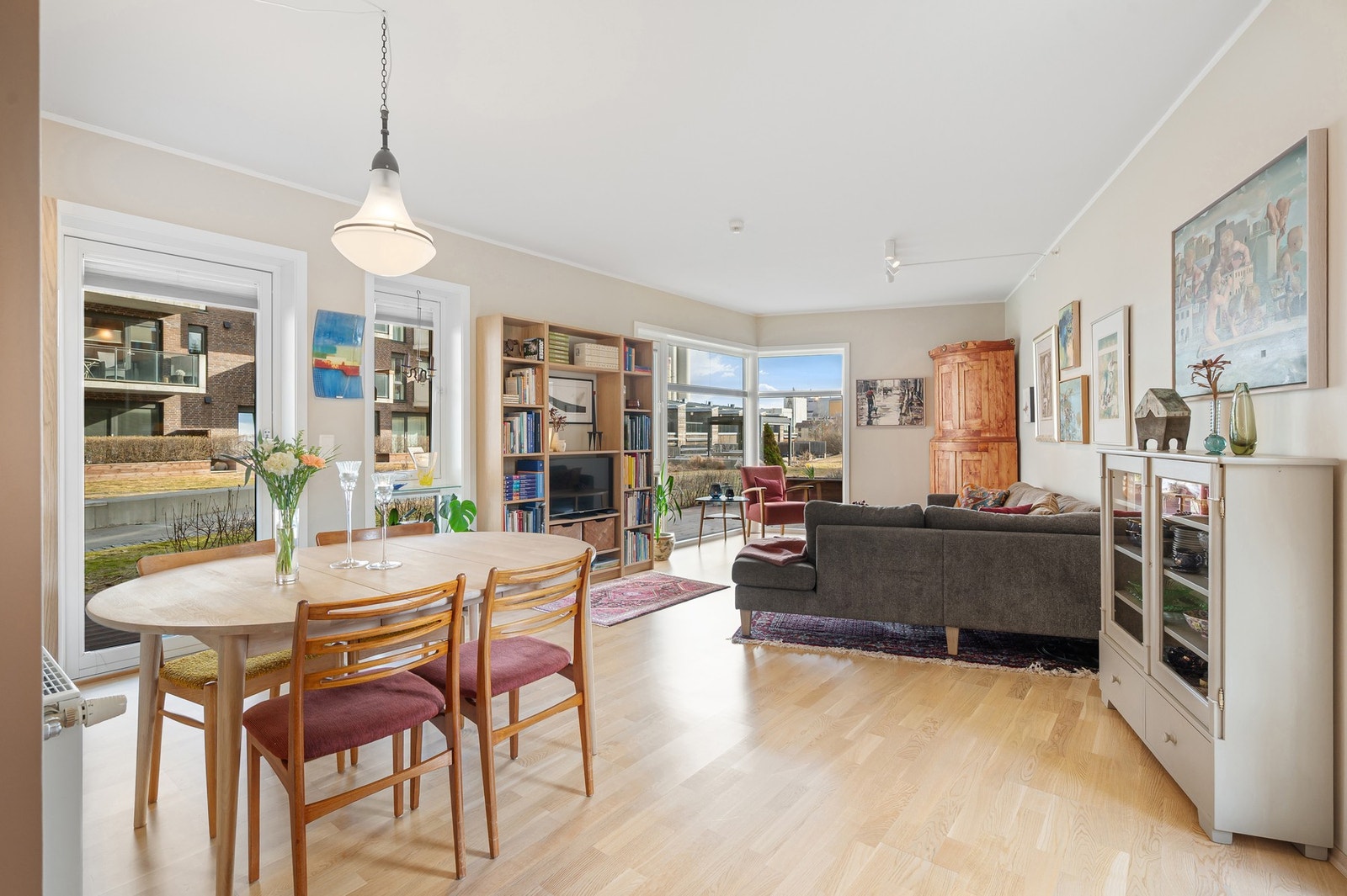 Velkommen til Mellomila 59 D. Delikat 3-roms hjørneleilighet i bygg fra 2018 | Selveier | Markterrasse på 25 kvm | Heis | Egen P-plass & bod i kjeller! Galleribilde