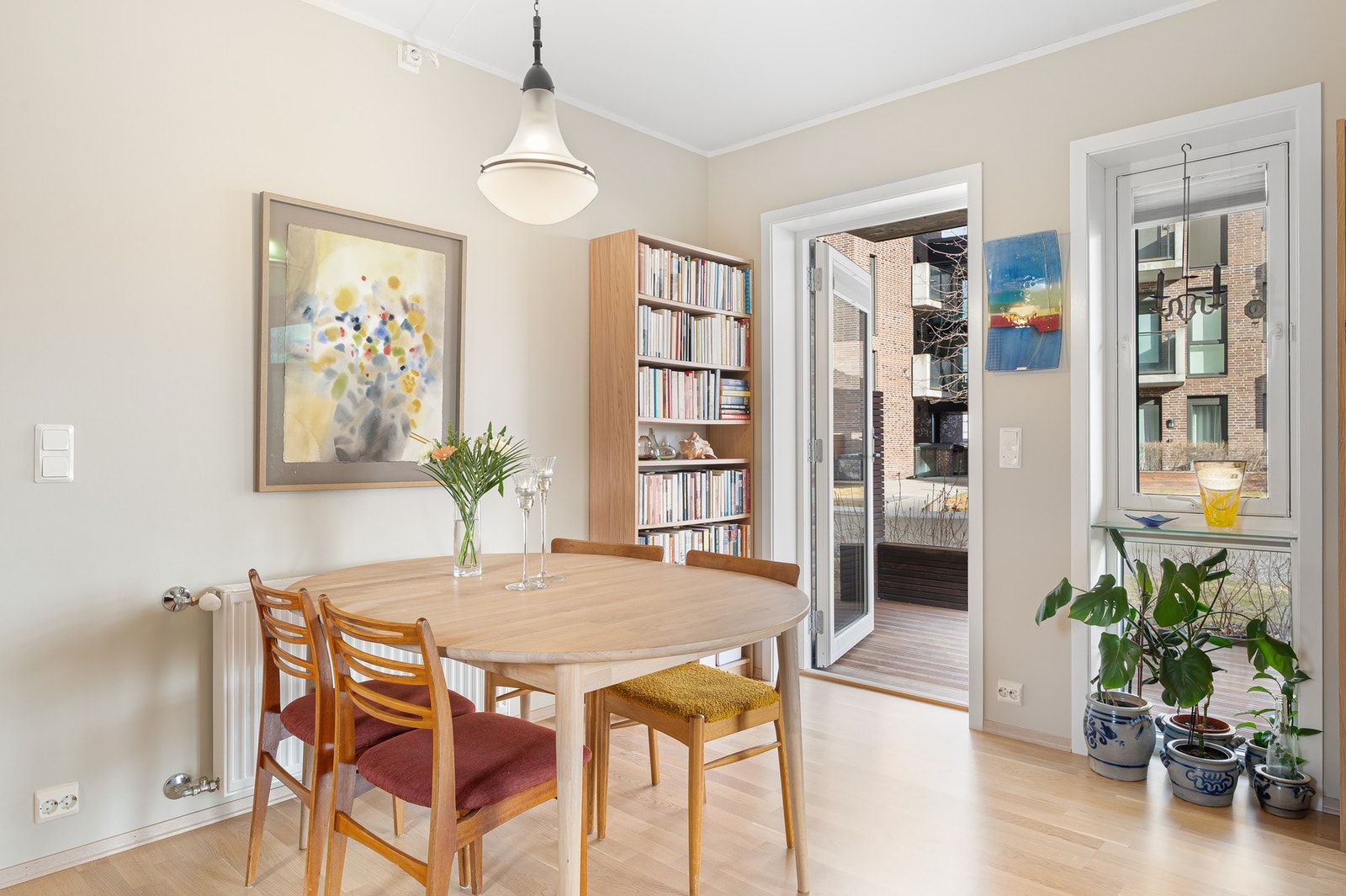 Fra stuen har man også utgang til en egen markterrasse. Galleribilde