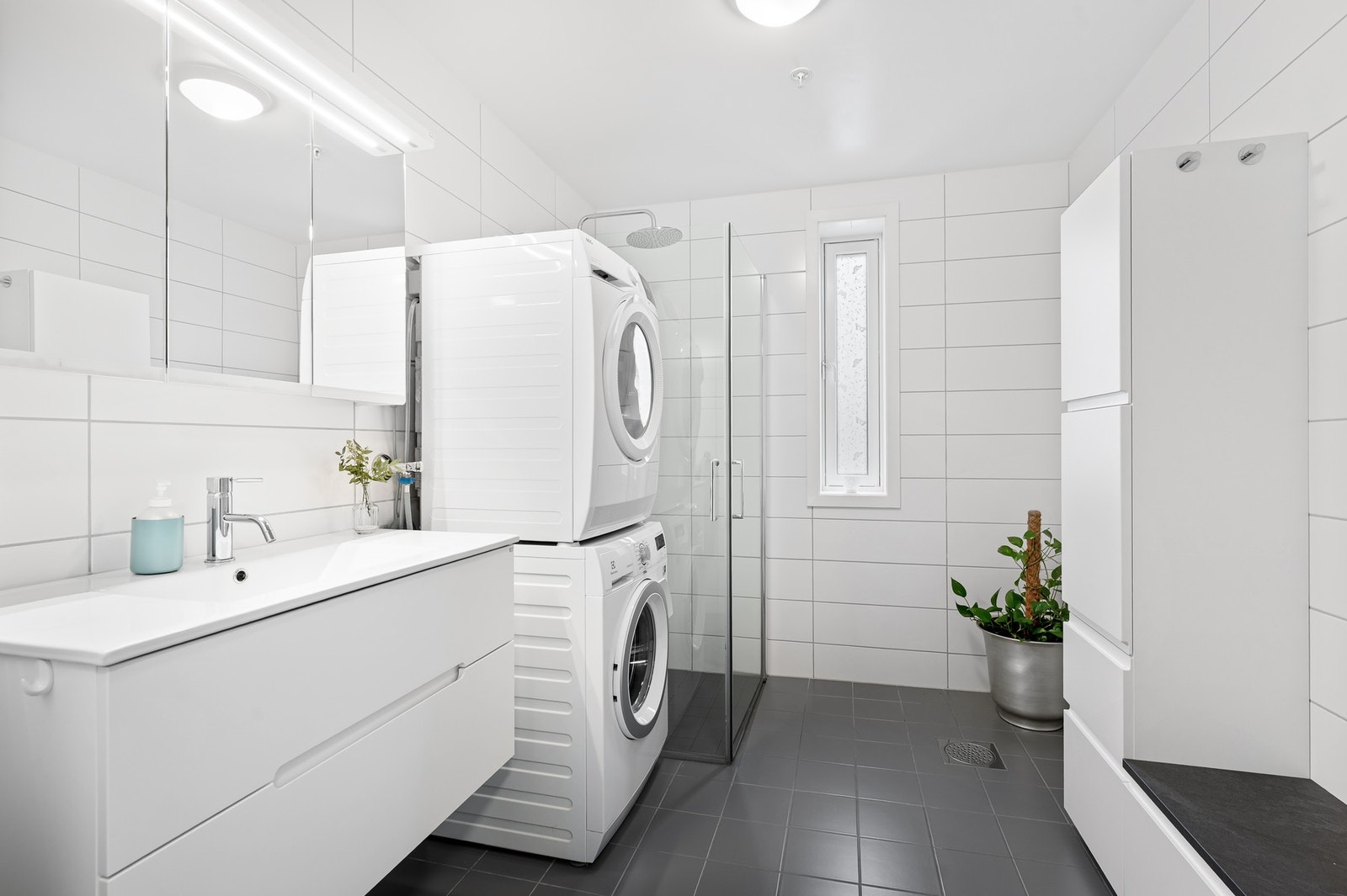 Pent flislagt bad fra byggeår 2018. Galleribilde