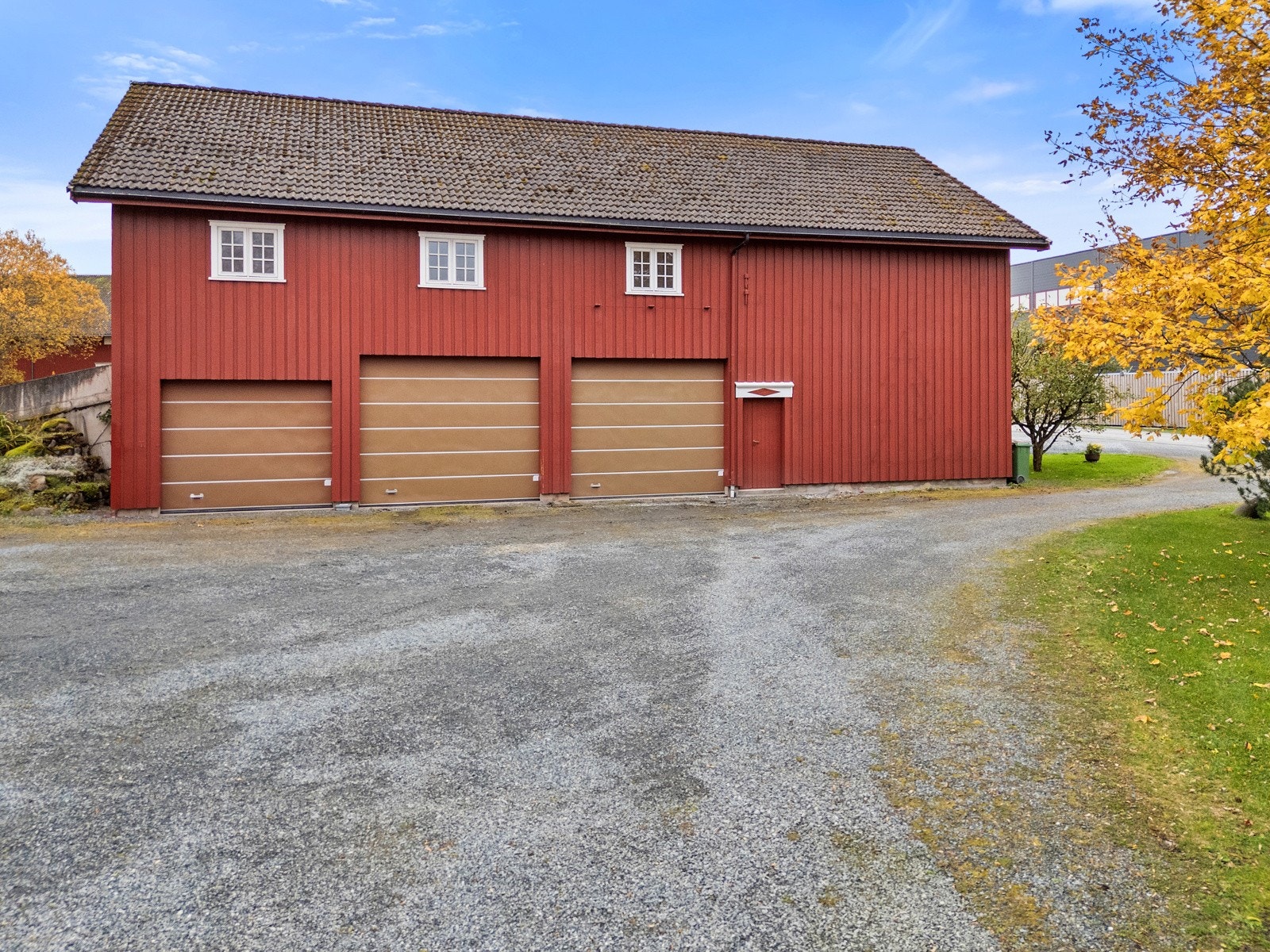 Garasje med svært god plass. Galleribilde