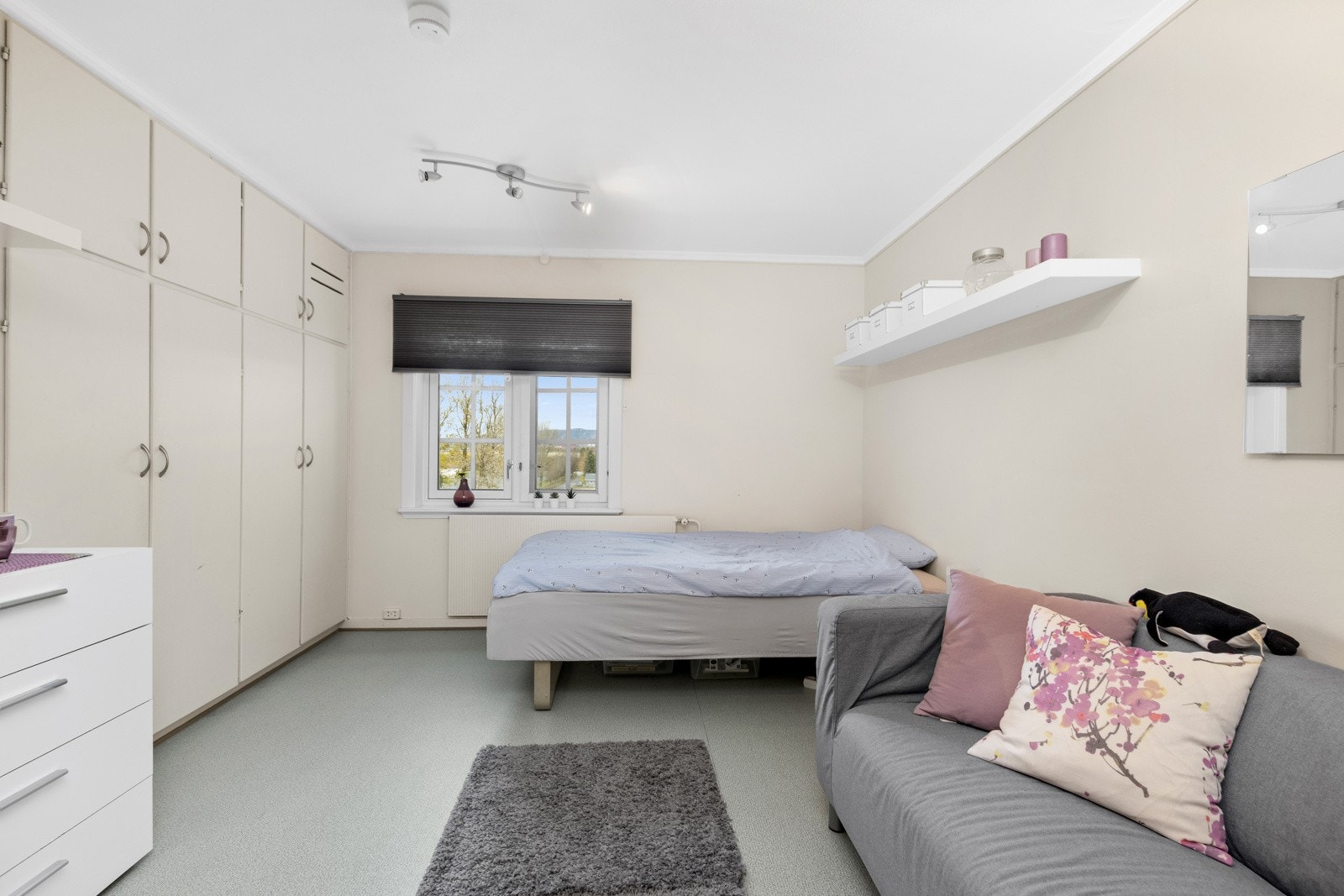 Soverom 2 er også svært romslig og har fine utsiktsforhold. Galleribilde