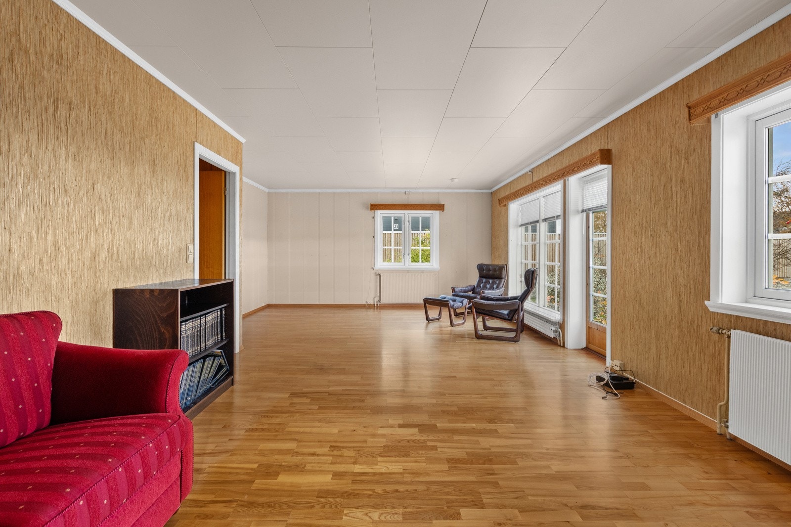 Stueløsning i kår/utleiedel. Det er egen inngang, samt at man har gjennomgang i underetasje dersom man ønsker å benytte denne. Galleribilde