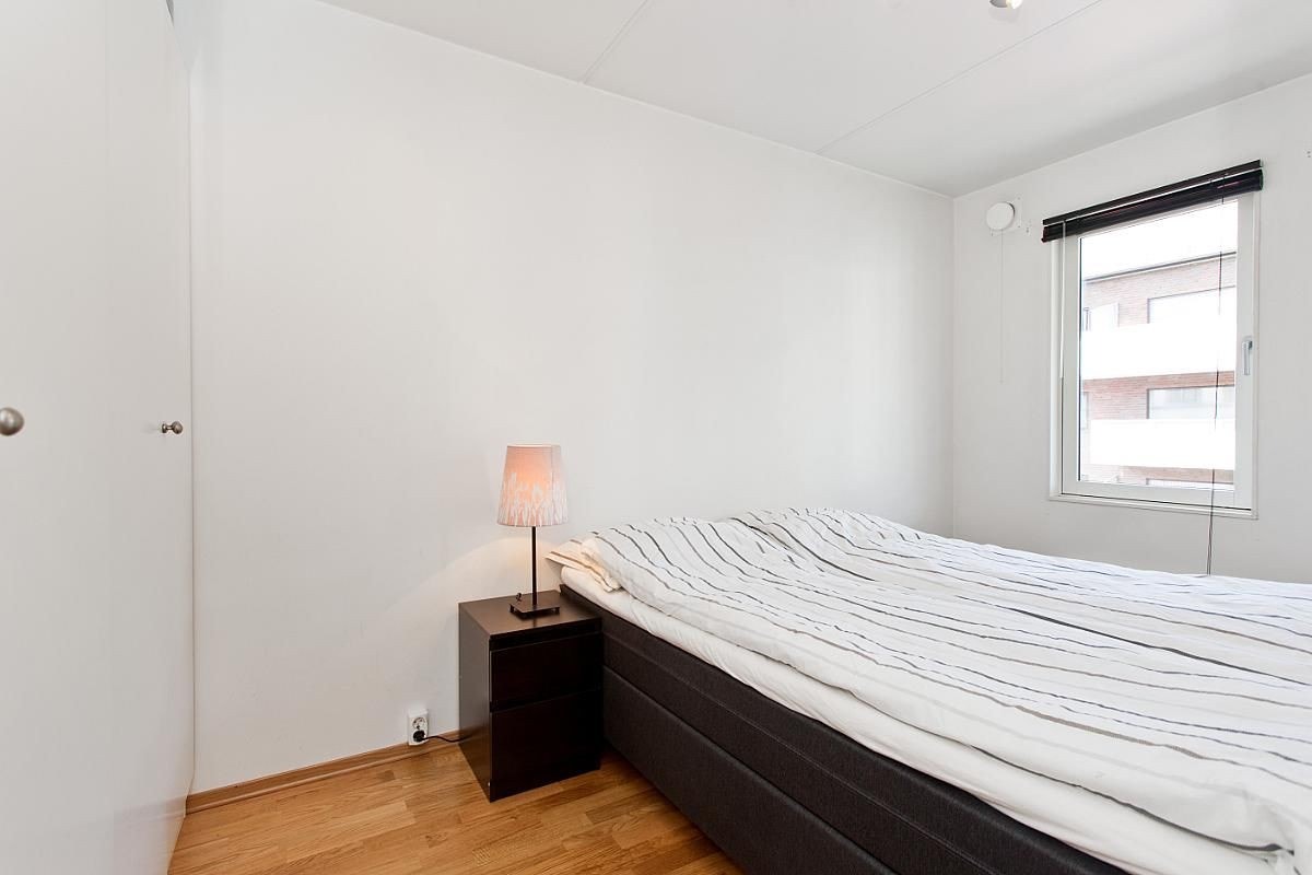 Soverom med plass til dobbeltseng og garderobeløsning. Galleribilde
